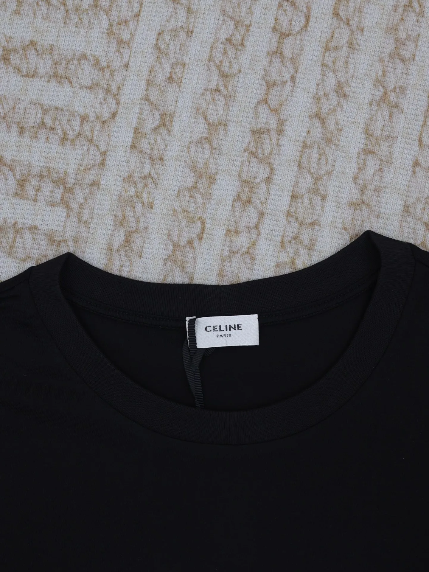🅿️250 Celine*/Celin 25ss new classic printed Arc de Triomphe round neck short-sleeved fabric is soft and comfortable, classic round neck short-sleeved design, and elastic inserts are embedded in the internal seams to prevent the body from walking after repeated wear and washing. The cuffs and hem bottom are fixed with specially machined double topstitching. At the same time, it can enhance the adhesion between the glue and the fabric. The glue and the fabric have strong adhesion, are washable and wear-resistant, and are not easy to fall off.  Size：S/M/L/XL