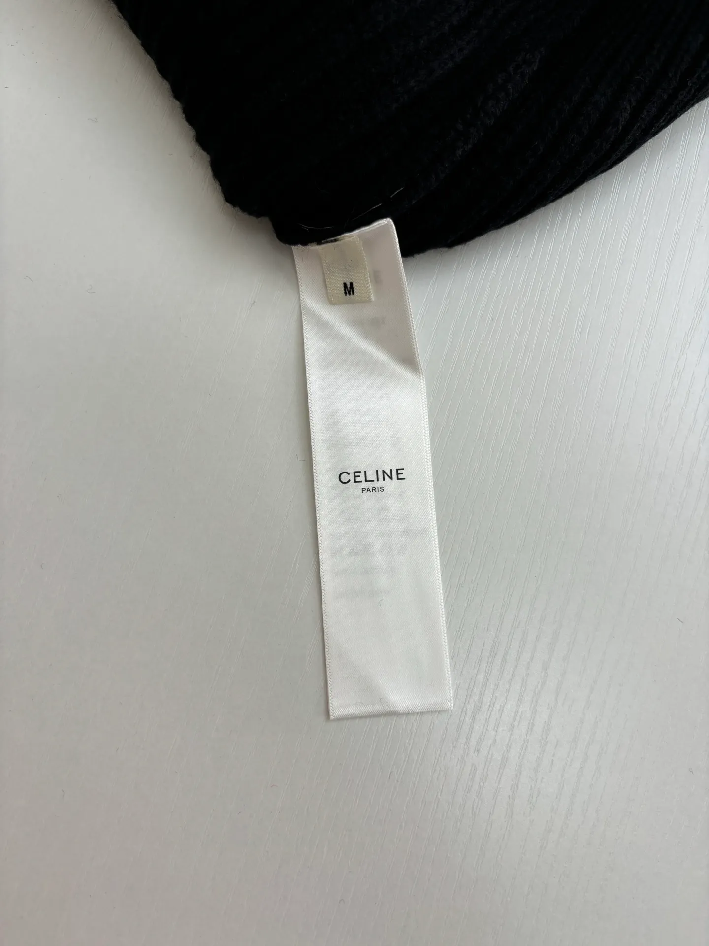 🅿️450 Celine*/Celine 25FW patchwork crew neck sweater. The original purchase is 10,500. The pattern is completely based on the original version on the market. Those with lengths over 73 are incorrect. The fabric is made of 75 wool and 25 angora rabbit hair, which is closest to the original, and the weight is 700 grams. After washing, it is fluffy and skin-friendly. It is made of imported Stoll weaving with clear texture. It is a 7-needle double ingot stitch. The imported thickened felt cloth on the front chest is laser cut and embroidered. The felt must be washed after embroidery so that the felt will fluff and match the clothes. Most embroidery on the market uses thin felt and cannot be washed.  Size：S/M/L