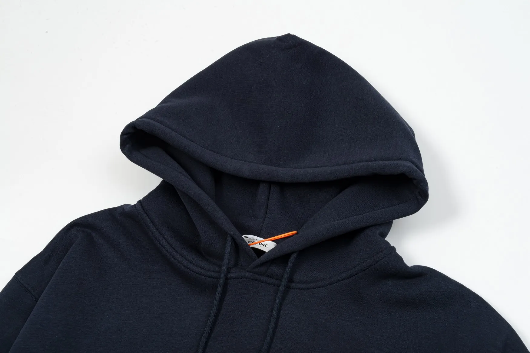 🅿️340 CELINE autumn and winter velvet hooded sweatshirt. The fabric is comfortable and soft. Composite Austrian velvet, fine workmanship. It also brings the trend of special craftsmanship, custom dyeing, complete with three standards. Non-market ordinary version. Compare at will. Quality is absolutely guaranteed. Color: black, white, navy blue. Size: S M L XL [Style No. A3331]