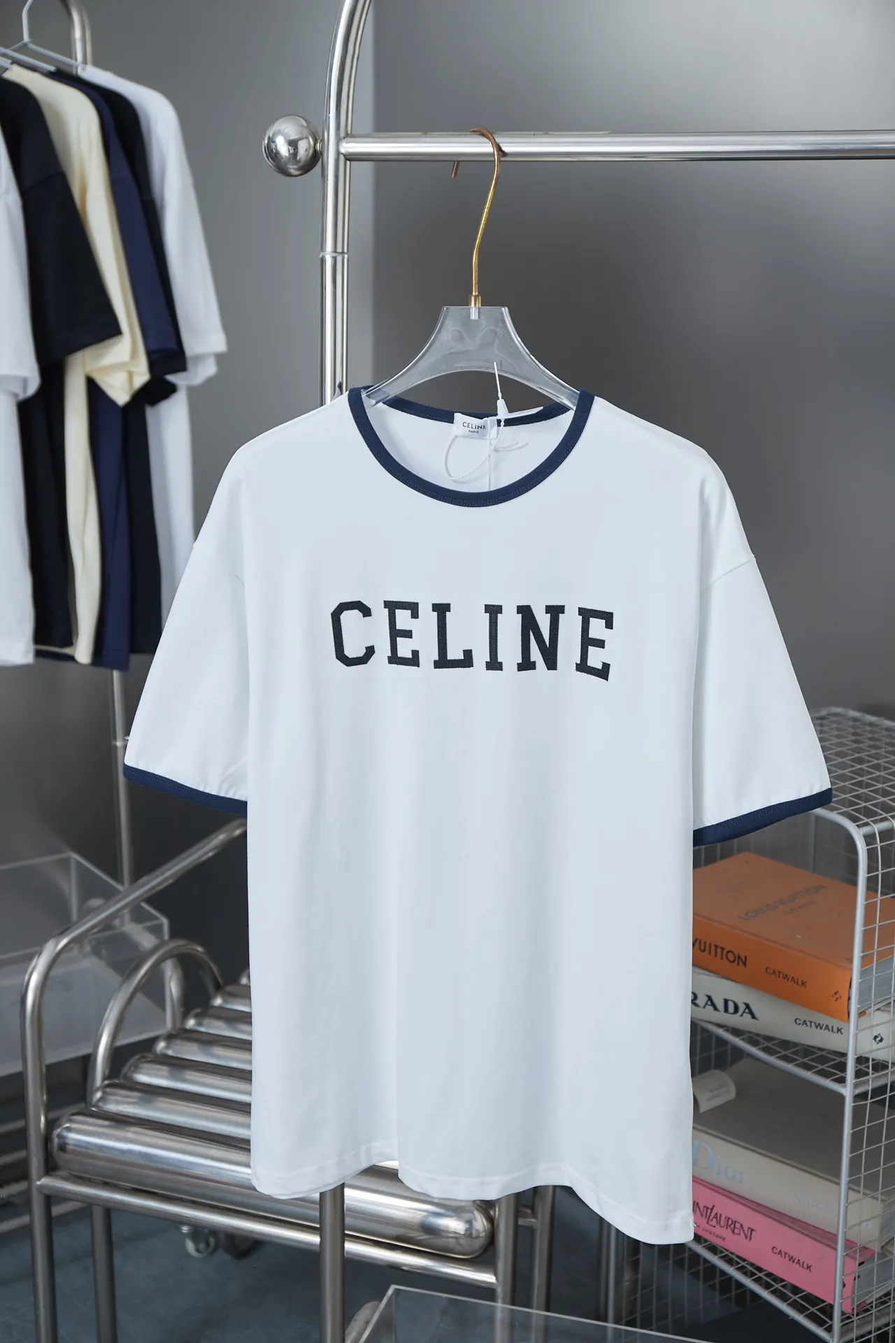 🅿️170 CELIN* 25SS early spring new style, letter printed short sleeves, light luxury, a must-have item for daily commuting for men and women, correct version, welcome to compare, detailed features · 320g 100% pure cotton double yarn jersey fabric · Special thickened 32 pieces of double yarn 1X1 thread in the same cylinder custom dyeing · Classic letter logo flocking printing on the front. Collar, cuffs contrasting threads · Double-needle sewing and cross-seam technology · Original main mark, washed tag, brand moisture-proof paper packaging Color: White Size: S/M/L/XL