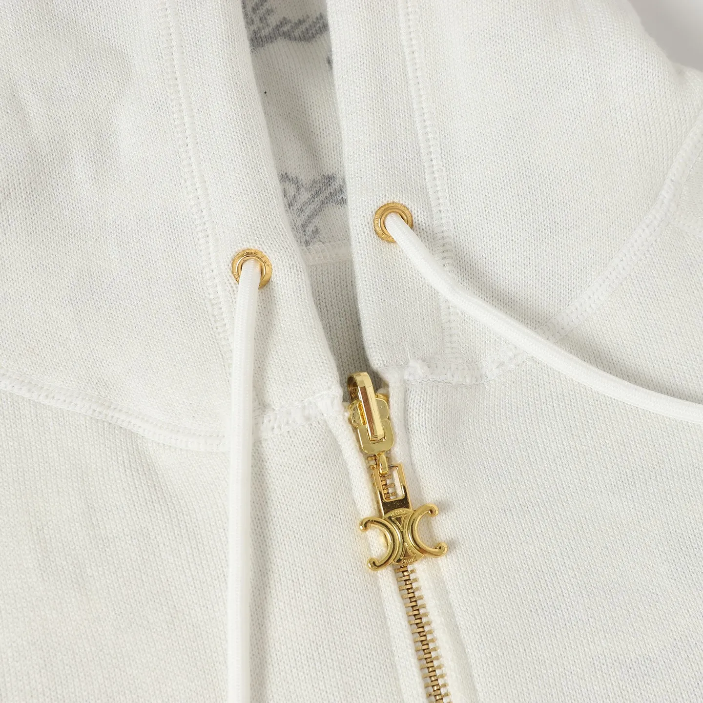 🅿️610 [Women's Style] CELINE/Celine's new autumn and winter reversible hooded jacket is fashionable and versatile. The soft fabric ensures comfort. It is visually simple and advanced, and does not choose style. It adopts a hooded design with an adjustable hood to suit different head sizes. The zipper is easy to open and close, making it easy to put on and take off every day. Color: Brown/White Size: S M L