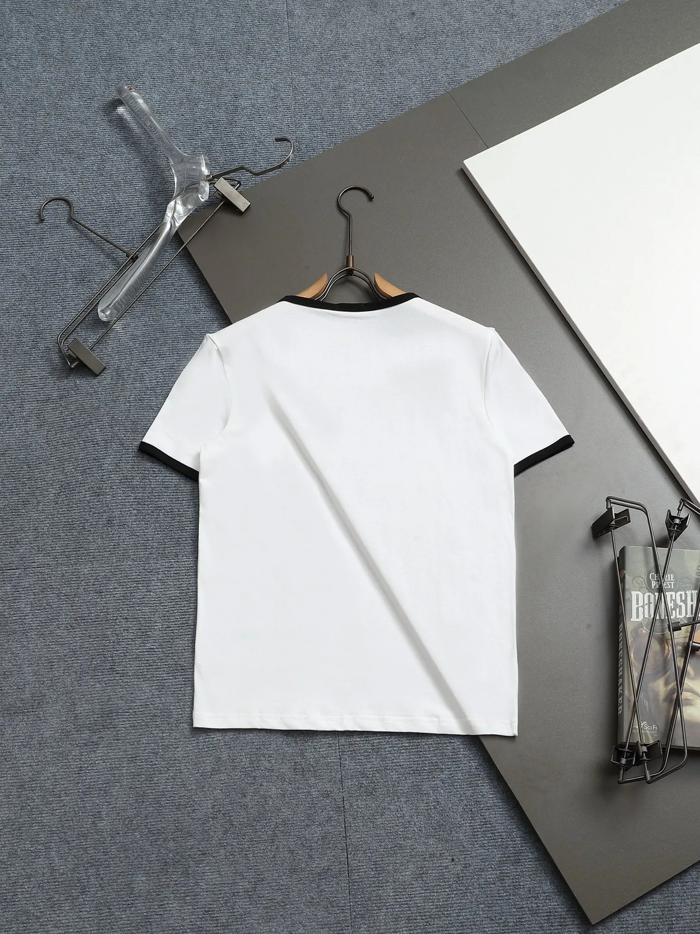 🅿️170 CELINE/Céline Arc de Triomphe classic T-shirt short sleeves. Exclusive custom-woven and dyed pure cotton material. Soft and comfortable. PARIS Arc de Triomphe logo printed on the front. The latest brick cabinet synchronization in spring and summer. Loose version. Same style for men and women. White color. Size: XS-L