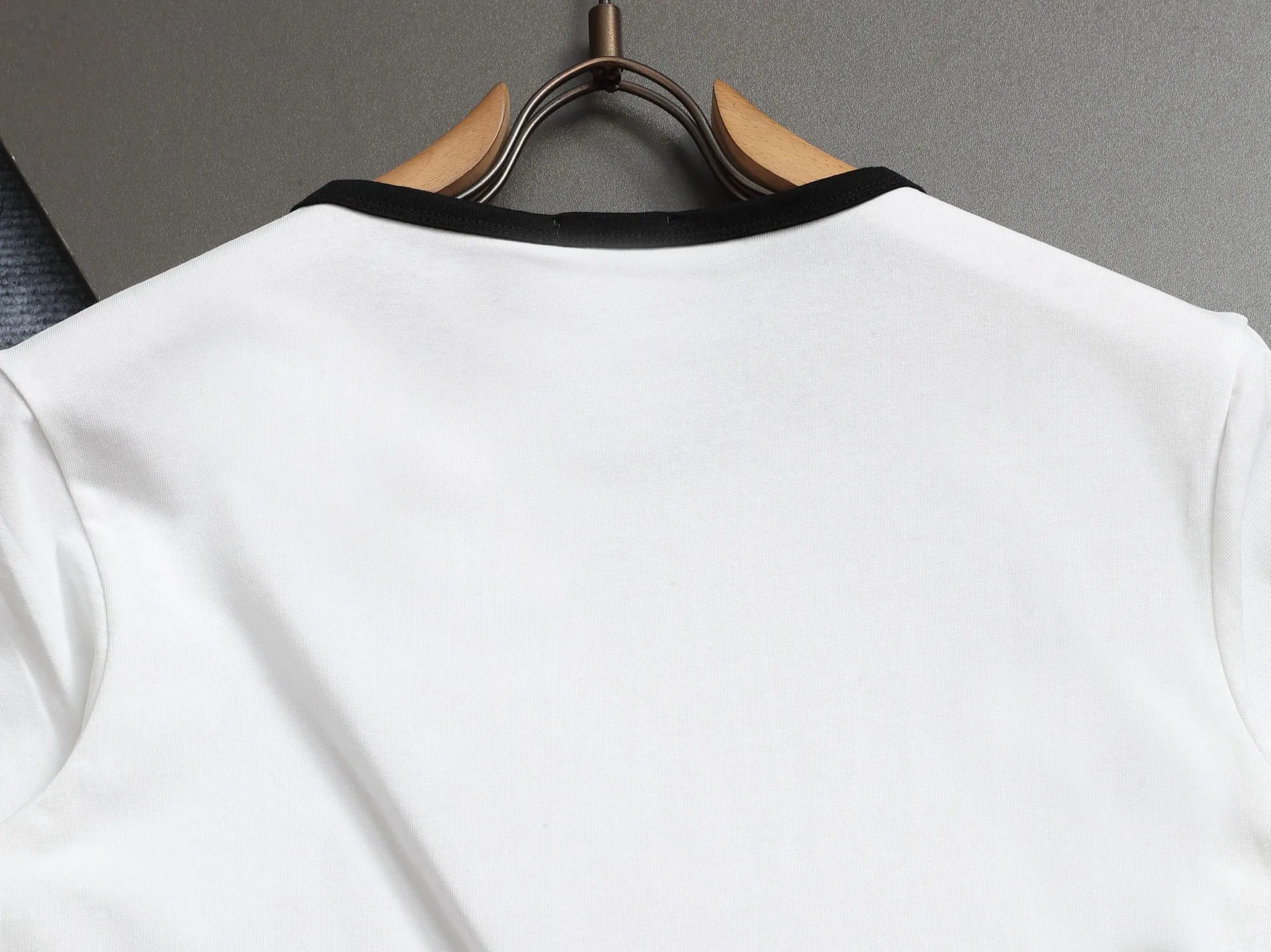 🅿️170 CELINE/Céline Arc de Triomphe classic T-shirt short sleeves. Exclusive custom-woven and dyed pure cotton material. Soft and comfortable. PARIS Arc de Triomphe logo printed on the front. The latest brick cabinet synchronization in spring and summer. Loose version. Same style for men and women. White color. Size: XS-L