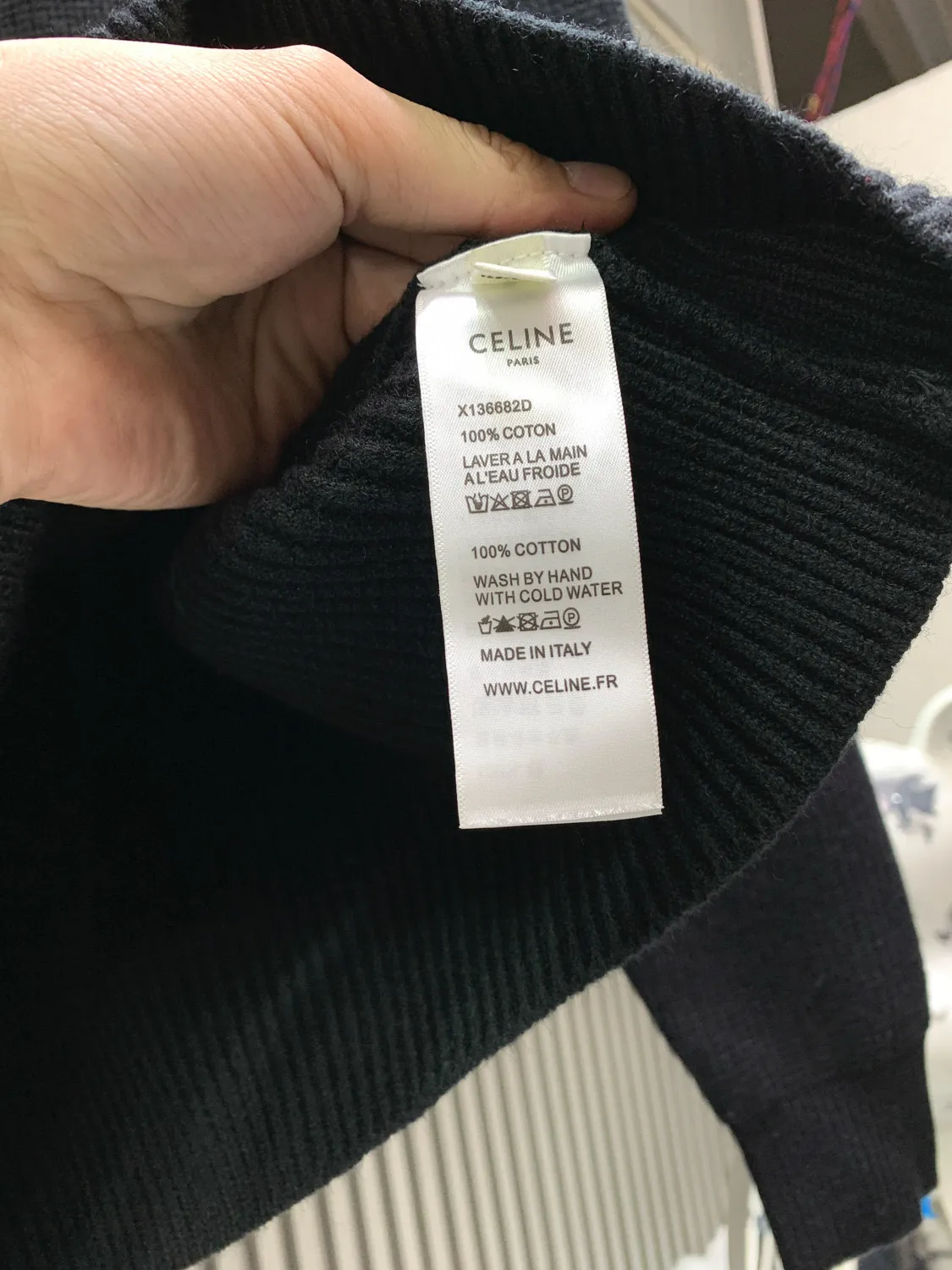 🅿️400 🀄️ Celine CELIN* 2025021 latest early spring series Triumph knitted long-sleeved sweater, chest logo embroidery process, custom YB wool yarn weaving, high-end texture, comfortable and soft, round neck long-sleeved sweater tailoring, classic short version, age-reducing girlish style, positioning Arc de Triomphe hookwork, versatile, handsome and fashionable upper body, white and beautiful must-have high-end item, the version is not picky and makes the upper body look slim. Highly recommended for self-retention