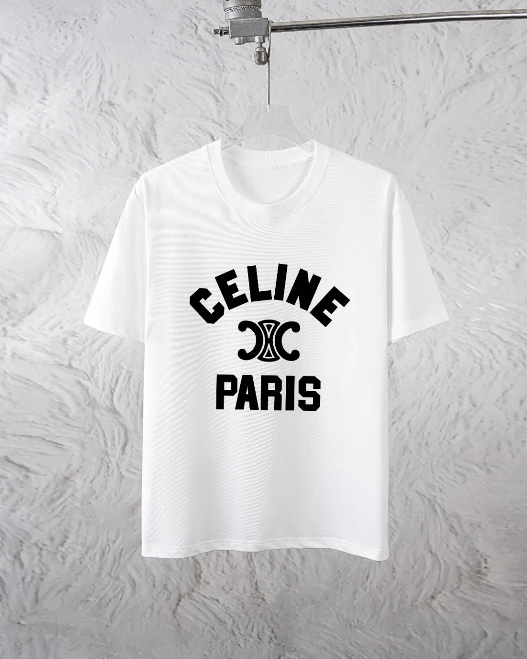 🅿️300 Celine Exclusively for the new trendy men’s fashionable round neck short-sleeved shorts suit, trendy and fashionable casual short-sleeved suit! It has high breathability and comfort, impeccable details, and brand element design concept, reflecting high quality. It presents a casual cut and the upper body shape is great! Material: 260g double yarn pure cotton short sleeves + 360g pure cotton terry shorts Size: S-XXL 🔥 (please state your height and weight when placing an order)