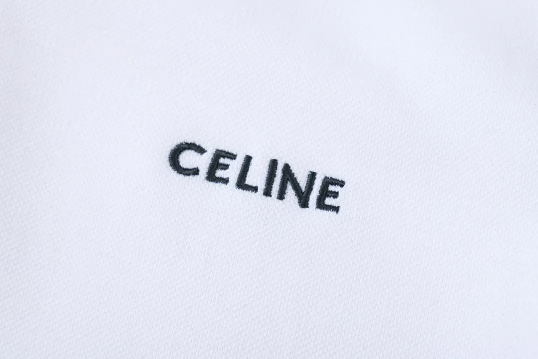 🅿️210 CE new style embroidered letter polo short sleeves Spring and summer new high-quality mesh piqué cotton basic lapel short Tee, classic brand Logo fashionable casual short-sleeved Polo shirt for men and women! The trading company channel is available, and it is sold simultaneously on the official website! It can best show professional style and jointly perform high-end fashion! The must-have Polo item in the summer wardrobe can find a balance between T-shirts and shirts, and can also show everyone's hard work and streamlined appearance! The fabrics are selected from custom-made and dyed piqué mesh cotton, which is breathable to wear. It is comfortable and not stuffy! It retains the minimalist style design, with striped contrasting lapel and sleeve details, as well as a simple small logo on the chest, which is three-dimensional and full. The fineness of the embroidery can be felt by looking at the embroidery stitches. It is low-key and classy, and is very suitable for professional wear! The slightly loose tailoring prevents the body from being too dry and tight when worn. It can be better integrated into daily casual wear, becoming a versatile style that can be used for business casual! Size: XS S M L