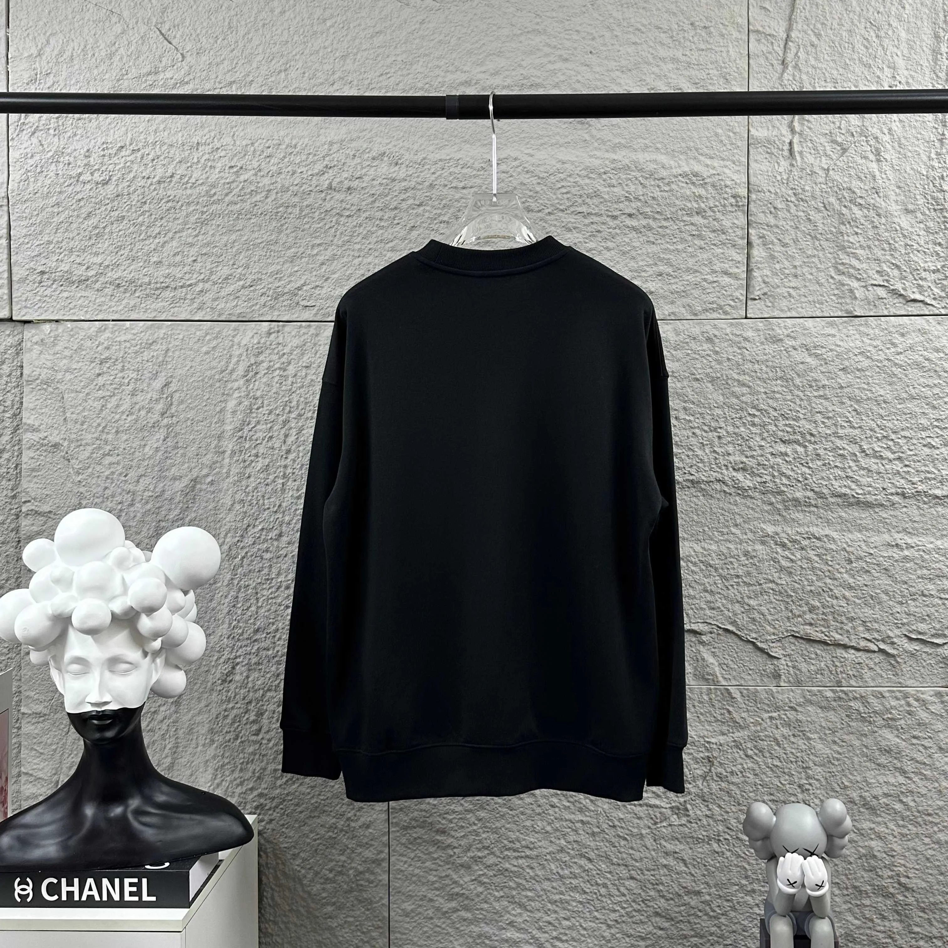 🅿️250 Celi*ne Celin Celin 2025 early autumn and winter new style Three-dimensional simple black and white embroidery personalized logo Customized terry fabric Long-sleeved round neck sweatshirt Uniform for men and women Size: S (90-130 catties) M (120-150 catties) L (140-165 catties) XL (160-180 catties) XXL (180-210 pounds) Color: black white