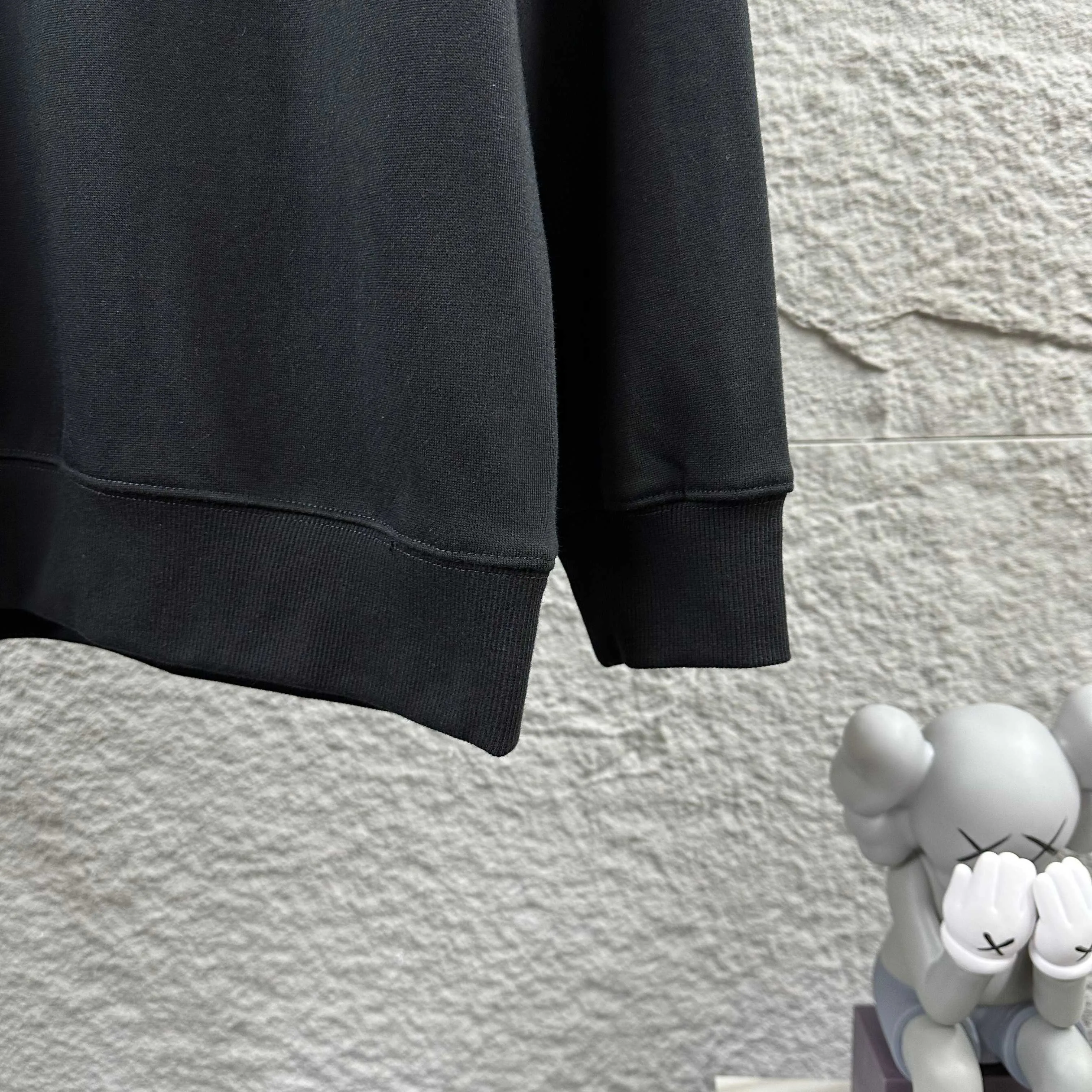 🅿️250 Celi*ne Celin Celin 2025 early autumn and winter new style Three-dimensional simple black and white embroidery personalized logo Customized terry fabric Long-sleeved round neck sweatshirt Uniform for men and women Size: S (90-130 catties) M (120-150 catties) L (140-165 catties) XL (160-180 catties) XXL (180-210 pounds) Color: black white