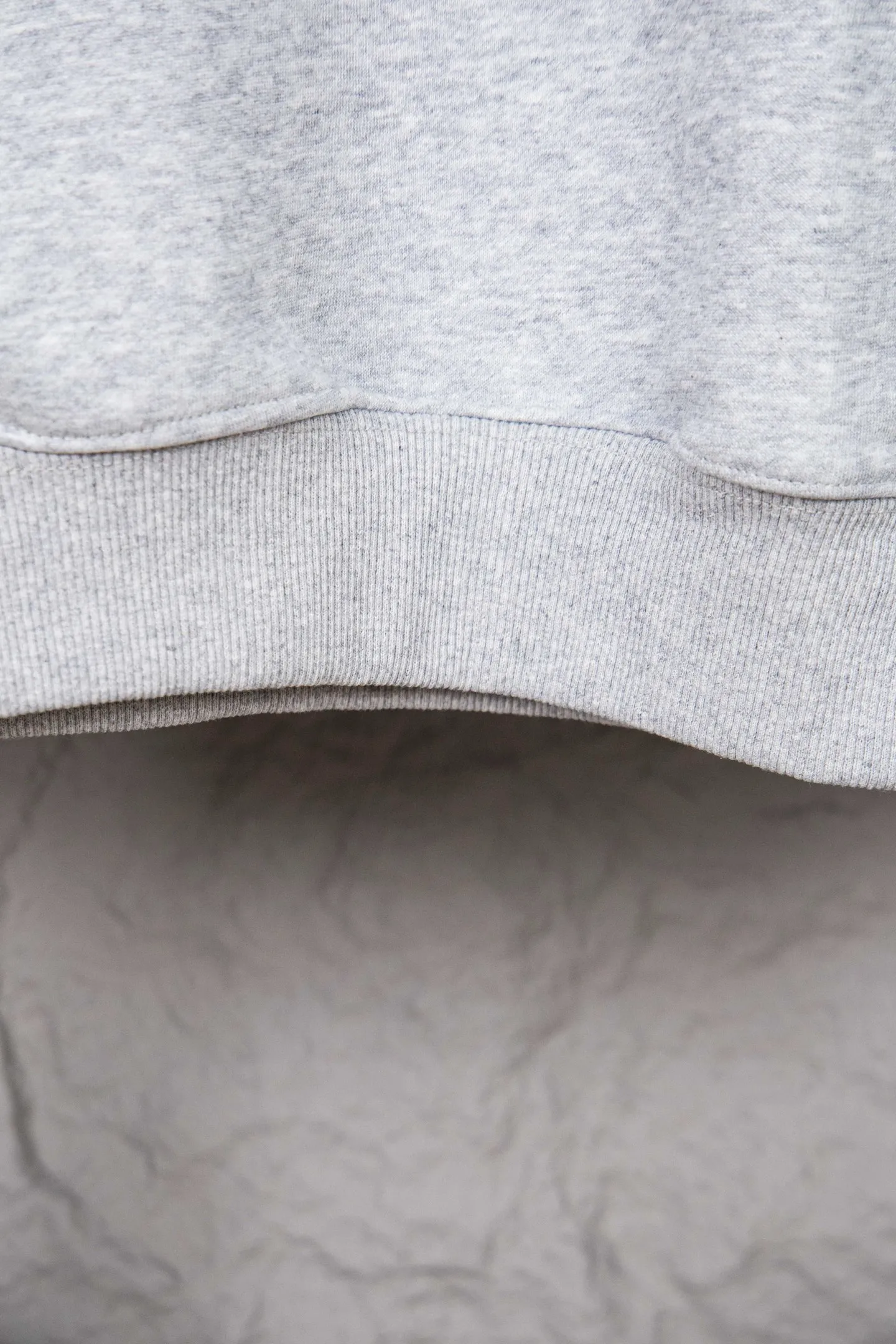 🅿️250 Style No.: M252 CELINE/Celine Web Letter Hooded Sweatshirt French fashion luxury brand CELINE adheres to style aesthetics, constantly advances in exploration, and designs many classic patterns that are very recognizable and memorable. 2022 autumn and winter new hooded terry sweatshirt. A clean and simple sweatshirt that is not fussy. Whoever wears it will look better! Customized hoodie webbing, custom-woven 400G high-weight knitted cotton fabric. It is very thick, comfortable and breathable, and feels skin-friendly. It is 100% loose and cut in OS style. The upper body is very elegant and high-end. The most popular item in the autumn and winter wardrobe is the sweatshirt. This can be worn directly into the spring without any problem. It is a multi-purpose garment that can be worn alone or as an inner layer. Size：S-XL