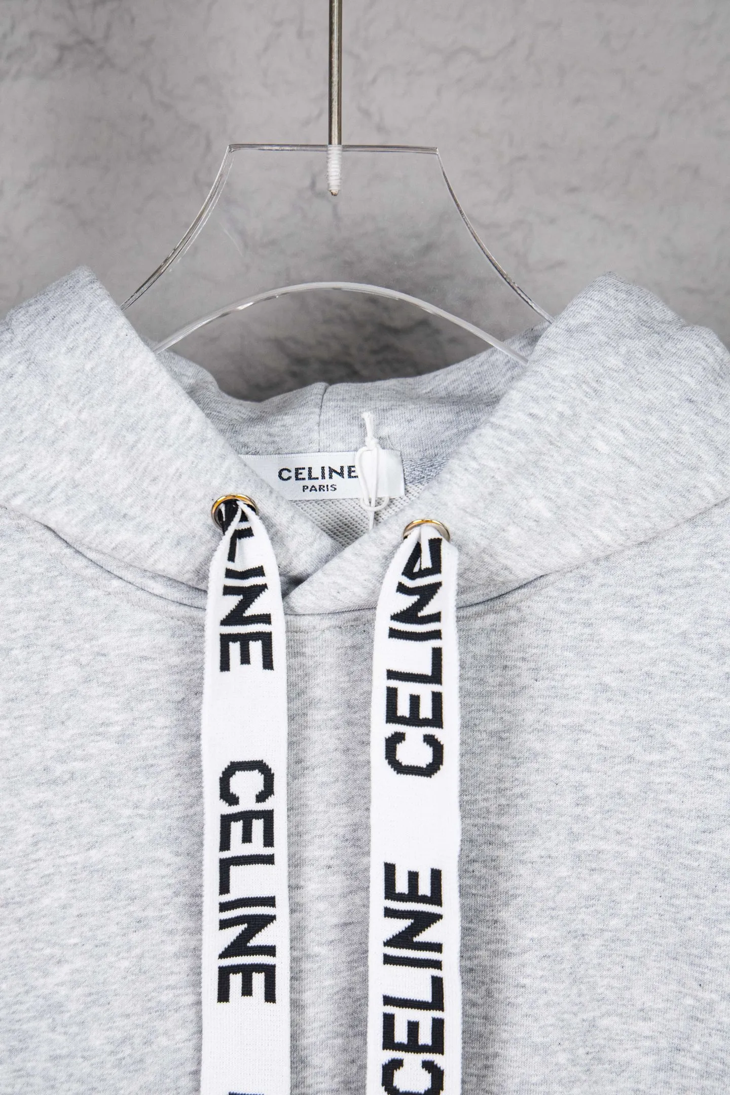🅿️250 Style No.: M252 CELINE/Celine Web Letter Hooded Sweatshirt French fashion luxury brand CELINE adheres to style aesthetics, constantly advances in exploration, and designs many classic patterns that are very recognizable and memorable. 2022 autumn and winter new hooded terry sweatshirt. A clean and simple sweatshirt that is not fussy. Whoever wears it will look better! Customized hoodie webbing, custom-woven 400G high-weight knitted cotton fabric. It is very thick, comfortable and breathable, and feels skin-friendly. It is 100% loose and cut in OS style. The upper body is very elegant and high-end. The most popular item in the autumn and winter wardrobe is the sweatshirt. This can be worn directly into the spring without any problem. It is a multi-purpose garment that can be worn alone or as an inner layer. Size：S-XL