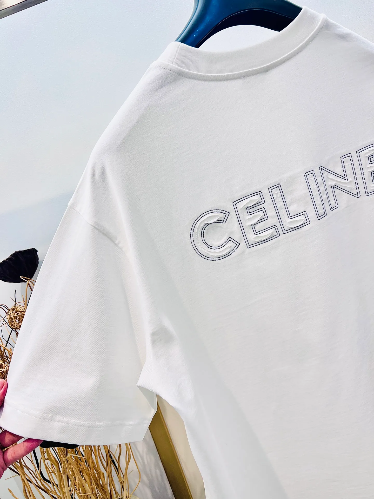 🅿️230 🌈Size: s/m/l/xl Wide version in black and white, same style for men and women 1973538250081 Cel*ne/Celin 2025FW Spring and Summer Series Hollow embroidered three-dimensional destruction of logo letters Heavy cotton with loose fit half-sleeved T-shirt Washing method: Dry clean or wrap in a laundry bag on the back, wash separately and iron on the back at medium temperature! Do not soak/wash in warm water!