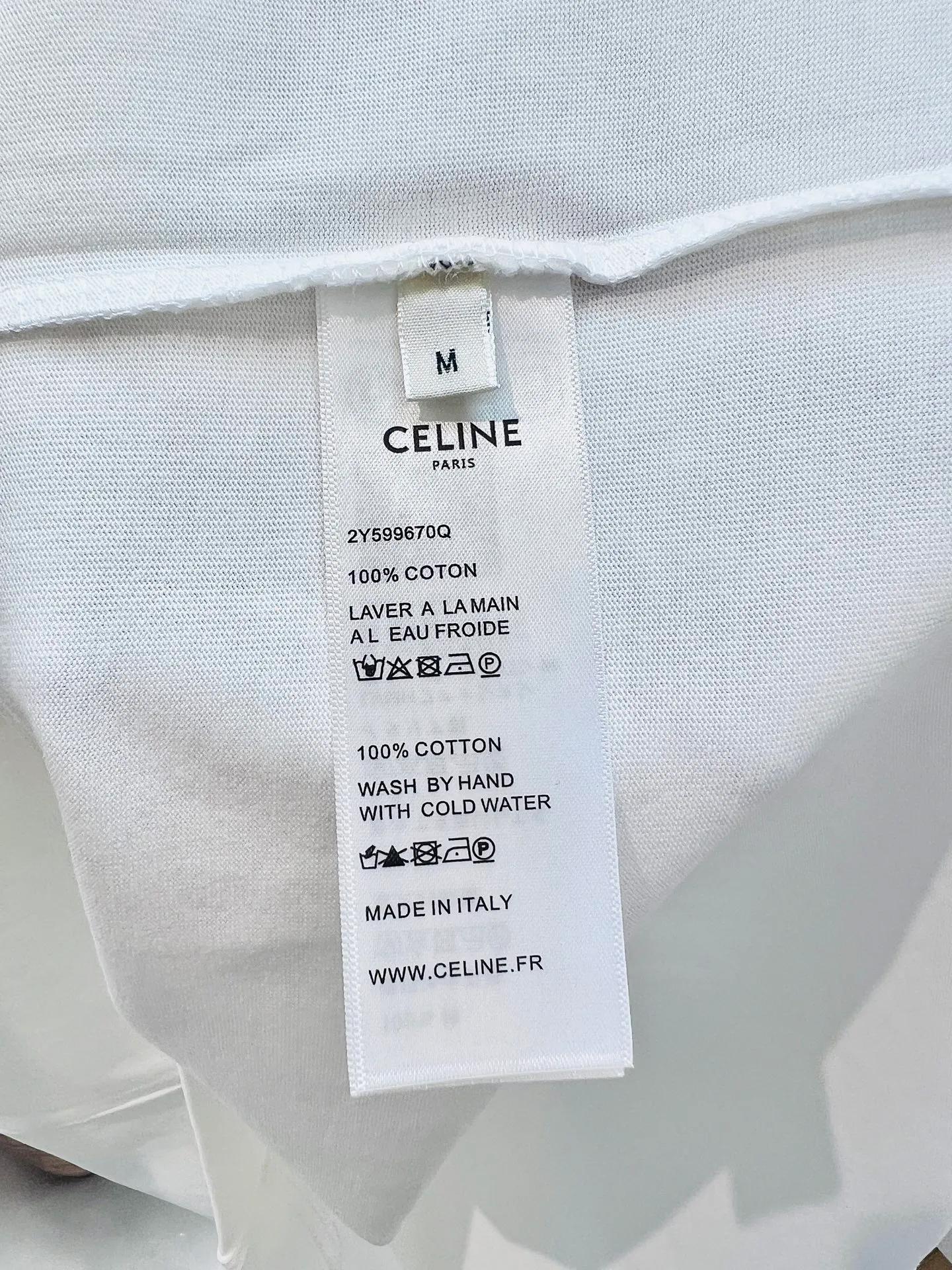 🅿️230 🌈Size: s/m/l/xl Wide version in black and white, same style for men and women 1973538250081 Cel*ne/Celin 2025FW Spring and Summer Series Hollow embroidered three-dimensional destruction of logo letters Heavy cotton with loose fit half-sleeved T-shirt Washing method: Dry clean or wrap in a laundry bag on the back, wash separately and iron on the back at medium temperature! Do not soak/wash in warm water!