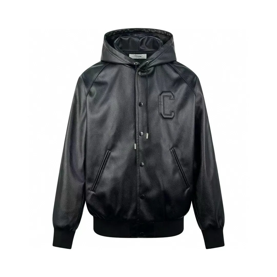 🅿️820 [Exclusive supply] Celine big C embossed leather hooded jacket. Original purchase and development of 41,000. The fabric is made of custom-grained Yazun leather and Tencel Shangpin Yuli. The color is warm and natural luster. It is decorated with the iconic Celine eye-catching "C" and embellishes the front. It shows the consistent elegance and fashion of the brand. It is gorgeously entered with black as the main tone. Noble and elegant. Every inch exudes a low-key and charming luxury luster. The charm of hooded Show your style and versatile charm to create ever-changing styles. Laser 3D contour precise cutting uses advanced computer laser machine technology to cut the leather with high precision to create the outline of the "C" letter. The elasticity and support of the sponge pad are used to assist in embroidery routing, creating a three-dimensional and layered embroidery effect. The double-sided tape pasting method ensures that the sleeves can still remain flat and fit when bent through precise cutting and positioning, ensuring a tight fit without leaving any gaps (just to give the same effect as the original leather jacket). Infrared positioning technology Advanced infrared positioning technology enables the precise creation of four-button buttons. The letters are arranged neatly and in the same direction. Template machine bag opening The preset template guides the position, shape and size of the bag opening. The accuracy ensures the quality of the bag opening effect. Size:46-48-50-52