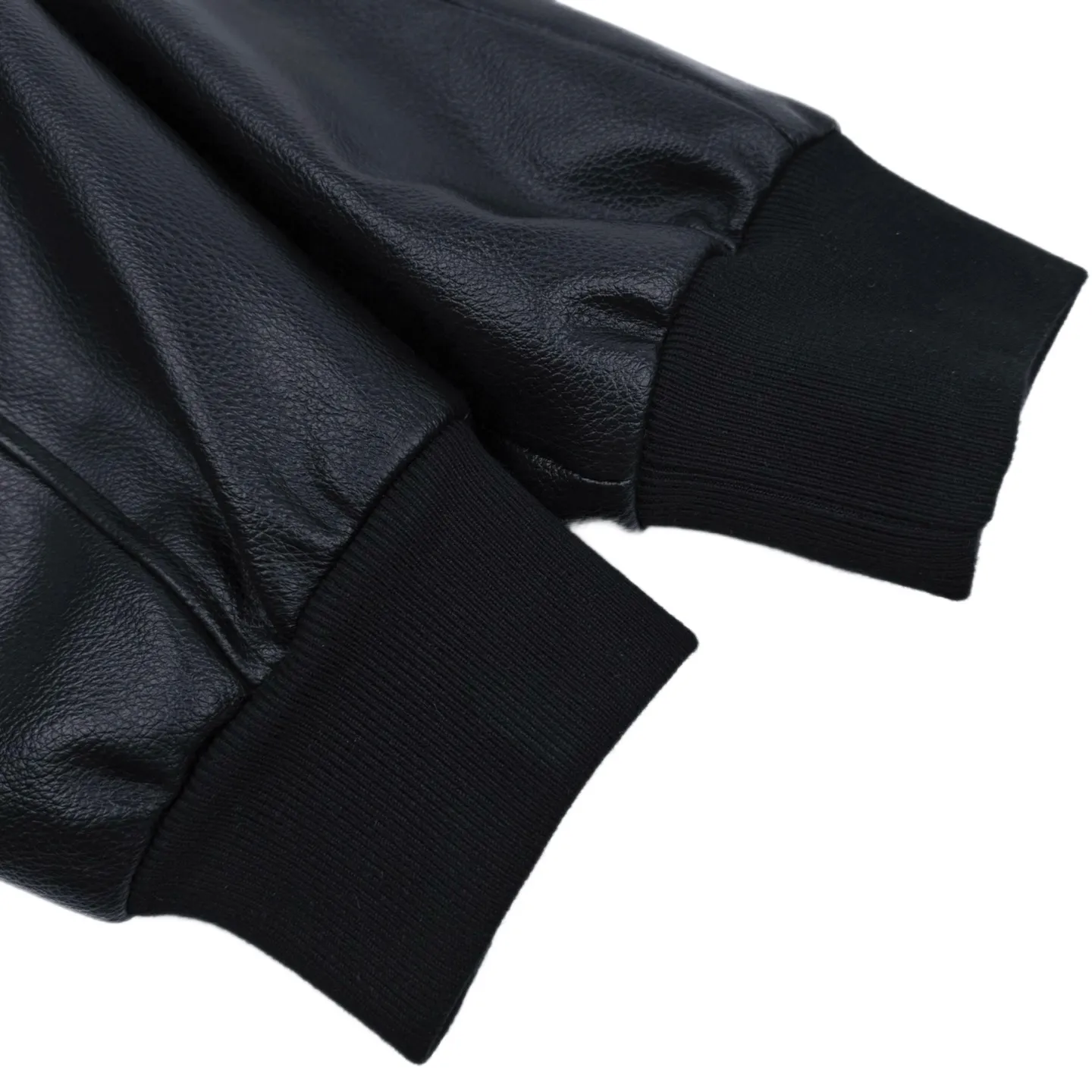 🅿️820 [Exclusive supply] Celine big C embossed leather hooded jacket. Original purchase and development of 41,000. The fabric is made of custom-grained Yazun leather and Tencel Shangpin Yuli. The color is warm and natural luster. It is decorated with the iconic Celine eye-catching "C" and embellishes the front. It shows the consistent elegance and fashion of the brand. It is gorgeously entered with black as the main tone. Noble and elegant. Every inch exudes a low-key and charming luxury luster. The charm of hooded Show your style and versatile charm to create ever-changing styles. Laser 3D contour precise cutting uses advanced computer laser machine technology to cut the leather with high precision to create the outline of the "C" letter. The elasticity and support of the sponge pad are used to assist in embroidery routing, creating a three-dimensional and layered embroidery effect. The double-sided tape pasting method ensures that the sleeves can still remain flat and fit when bent through precise cutting and positioning, ensuring a tight fit without leaving any gaps (just to give the same effect as the original leather jacket). Infrared positioning technology Advanced infrared positioning technology enables the precise creation of four-button buttons. The letters are arranged neatly and in the same direction. Template machine bag opening The preset template guides the position, shape and size of the bag opening. The accuracy ensures the quality of the bag opening effect. Size:46-48-50-52