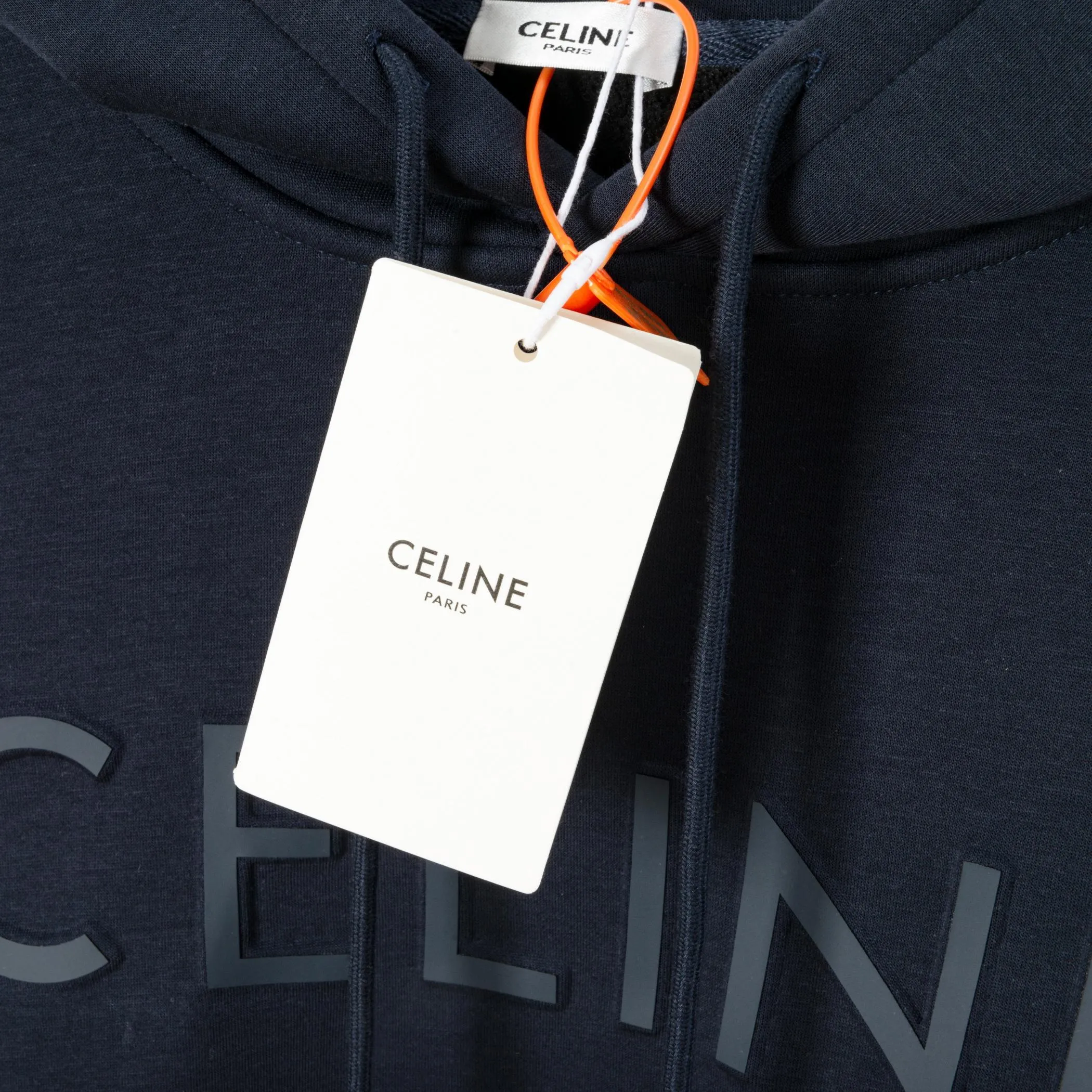 🅿️340 CELINE autumn and winter velvet hooded sweatshirt. The fabric is comfortable and soft. Composite Austrian velvet, fine workmanship. It also brings the trend of special craftsmanship, custom dyeing, complete with three standards. Non-market ordinary version. Compare at will. Quality is absolutely guaranteed. Color: black, white, navy blue. Size: S M L XL [Style No. A3331]