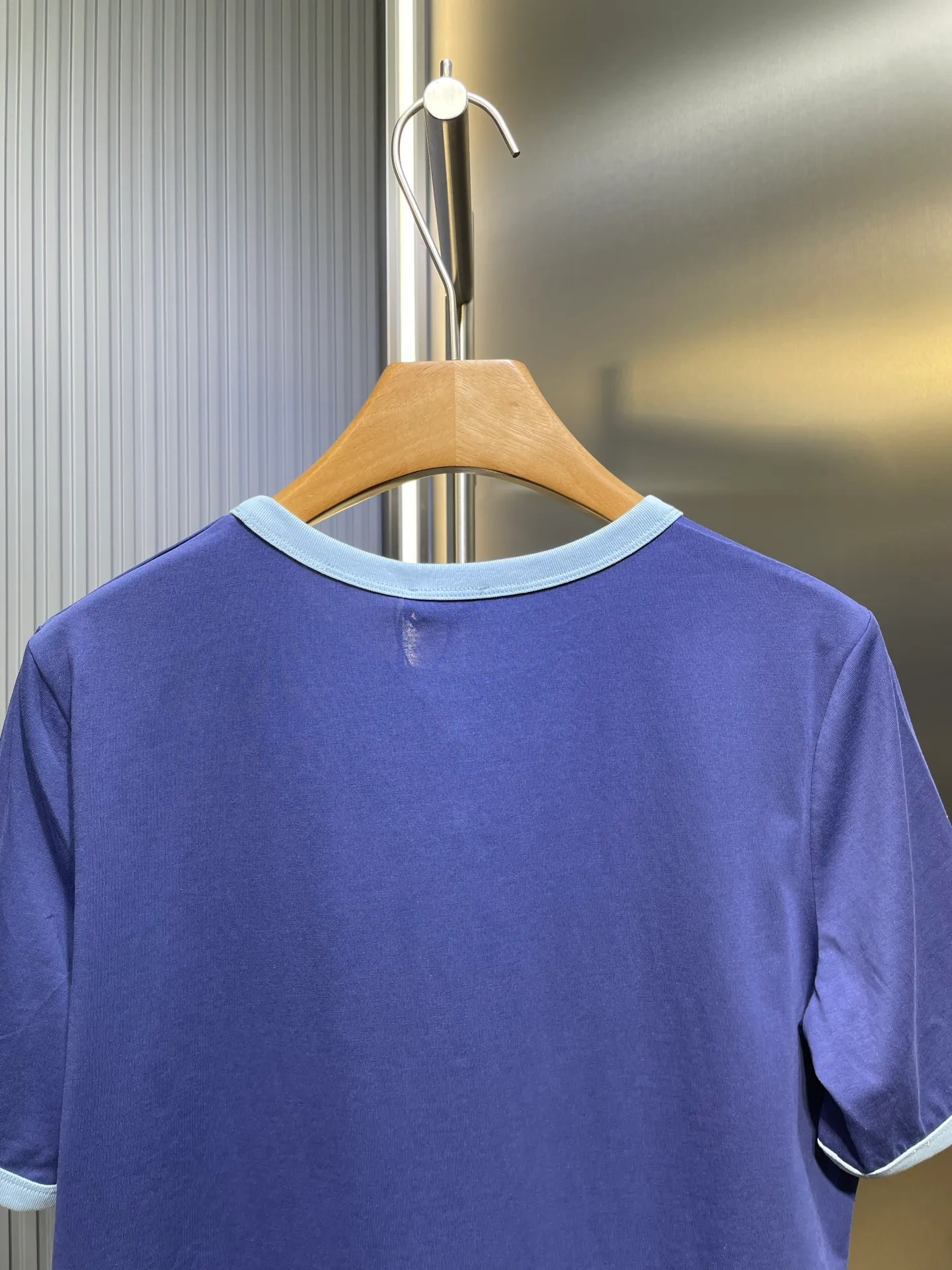 🅿️250 CEL 2025 new arrival in early spring, round neck covered short-sleeved printed 𝑇𝑒𝑒, customized YB twill cotton material, breathable, comfortable and full of texture. The flocked printed short-sleeved T-shirt is cut to highlight the brand style. It is made of pure cotton with a slight stretch and presents a slimming visual effect. The collar and cuffs are designed with contrasting edges to increase the smart and casual feel of the outfit. Looks stylish and stylish when worn alone or paired with an inner layer SML