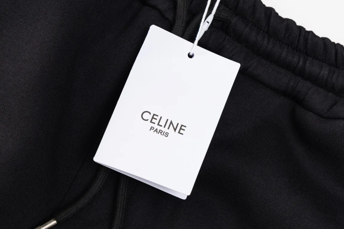 🅿️280 Style No./G169 Celine three-bar classic embroidery small label web sweatpants CELINE official website consistent style Fabric: 450g high-weight premium composite fabrics Weaving and dyeing elastic waist in the same color in the same cylinder Classic letter embroidery full small label ➕ Ribbon technology Supporting: complete three labels Cardboard oil paper code sticker packaging High temperature pre-shrinking process before production will not shrink and deform Imported machine professional plate production os version Can wear up to 200 pounds. Size is measured manually. Error of 2-3cm is normal. Color: Black Size: s m l xl