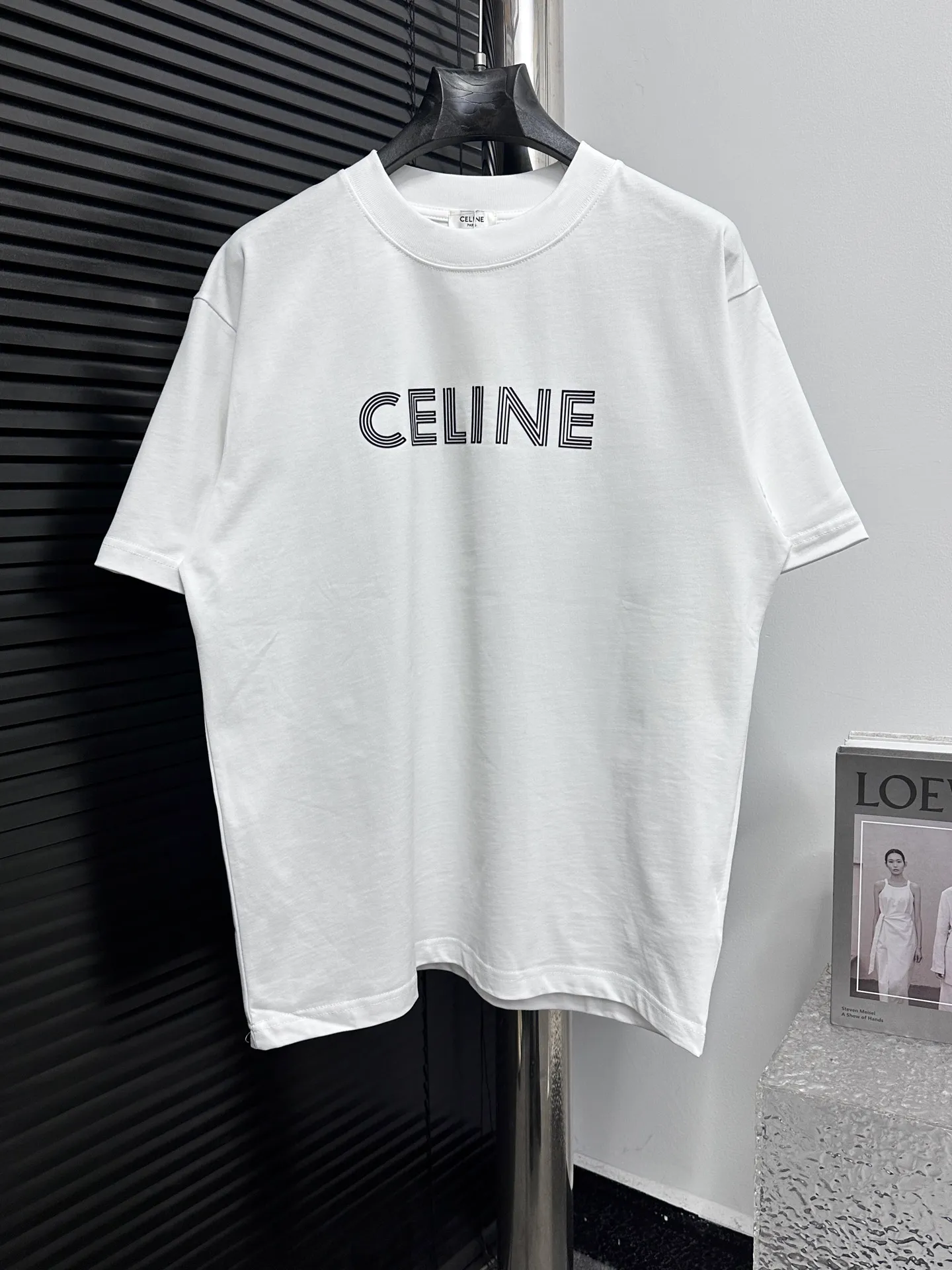 🅿️170 [CELINE] Celine letter logo printed couple's short-sleeved T-shirt. Made of high-cost 280g double-ply double-yarn pure cotton fabric. Thick and wide. Three-dimensional os tailoring. Fashionable and versatile. The same style as the Internet celebrity. Craftsmanship. Simplicity reveals a fashionable atmosphere. Same style for men and women. Original main wheat washed tag moisture-proof paper packaging👍 Color: black white Size: XS-L