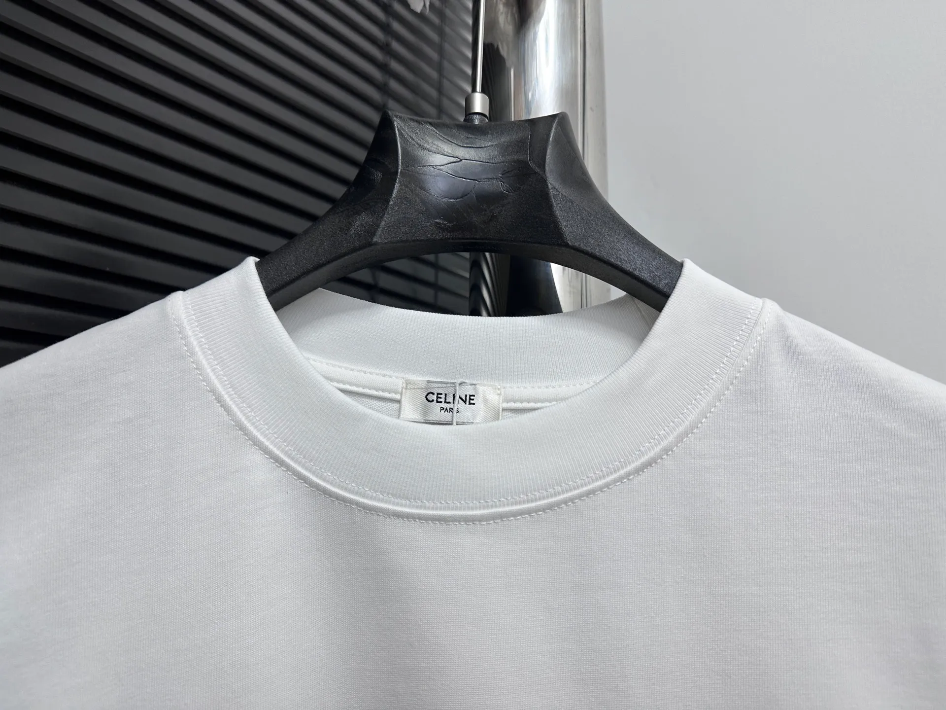 🅿️170 [CELINE] Celine letter logo printed couple's short-sleeved T-shirt. Made of high-cost 280g double-ply double-yarn pure cotton fabric. Thick and wide. Three-dimensional os tailoring. Fashionable and versatile. The same style as the Internet celebrity. Craftsmanship. Simplicity reveals a fashionable atmosphere. Same style for men and women. Original main wheat washed tag moisture-proof paper packaging👍 Color: black white Size: XS-L