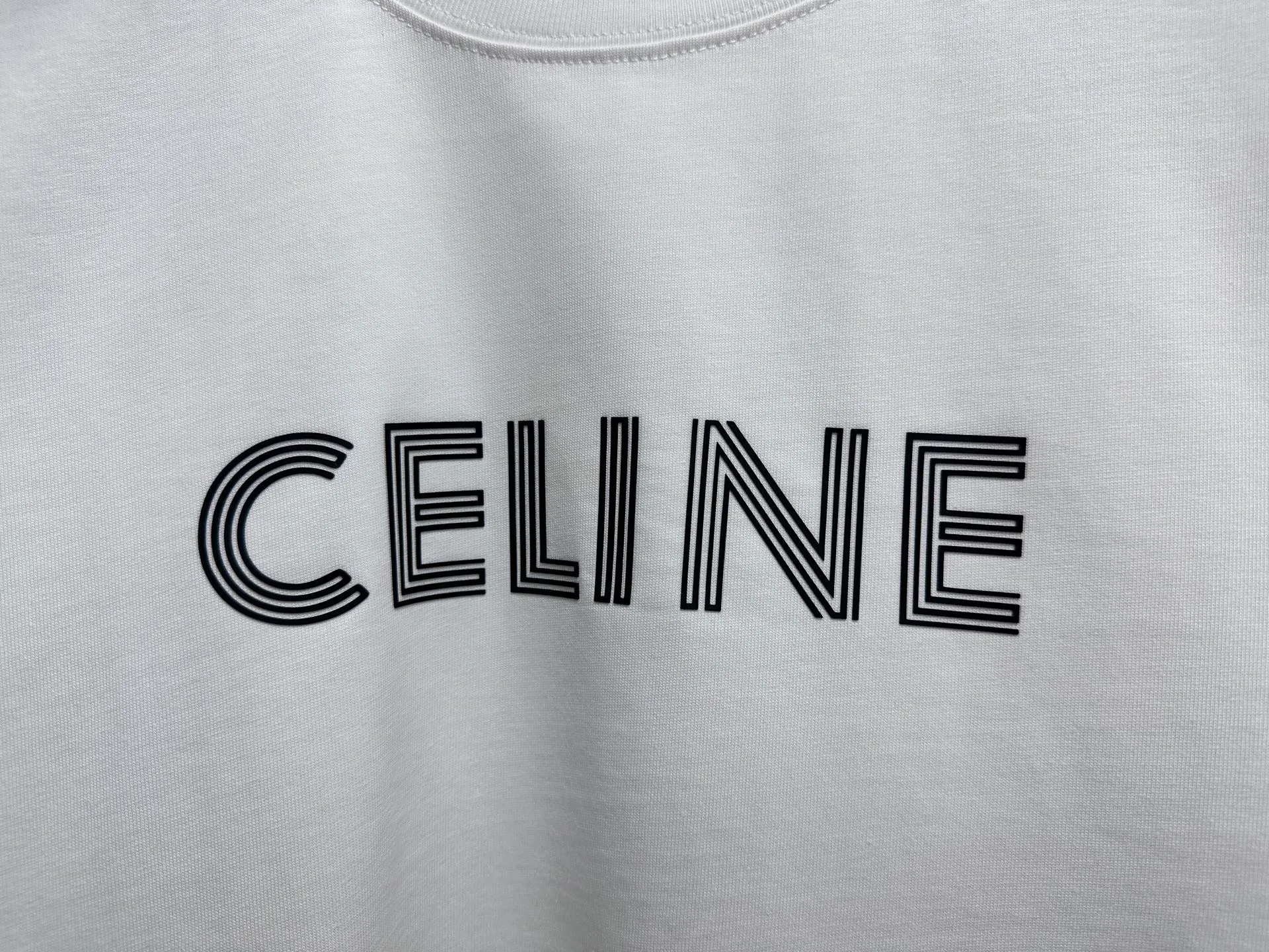 🅿️170 [CELINE] Celine letter logo printed couple's short-sleeved T-shirt. Made of high-cost 280g double-ply double-yarn pure cotton fabric. Thick and wide. Three-dimensional os tailoring. Fashionable and versatile. The same style as the Internet celebrity. Craftsmanship. Simplicity reveals a fashionable atmosphere. Same style for men and women. Original main wheat washed tag moisture-proof paper packaging👍 Color: black white Size: XS-L