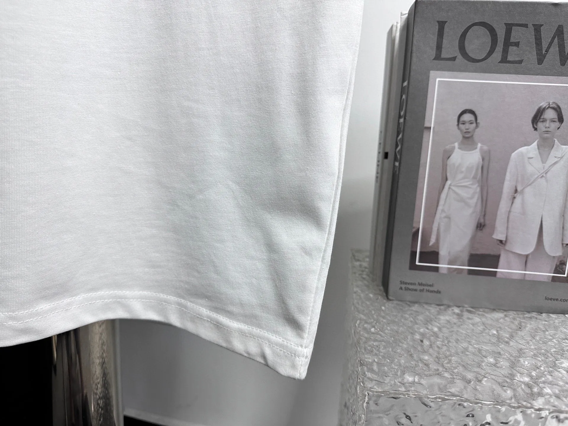 🅿️170 [CELINE] Celine letter logo printed couple's short-sleeved T-shirt. Made of high-cost 280g double-ply double-yarn pure cotton fabric. Thick and wide. Three-dimensional os tailoring. Fashionable and versatile. The same style as the Internet celebrity. Craftsmanship. Simplicity reveals a fashionable atmosphere. Same style for men and women. Original main wheat washed tag moisture-proof paper packaging👍 Color: black white Size: XS-L