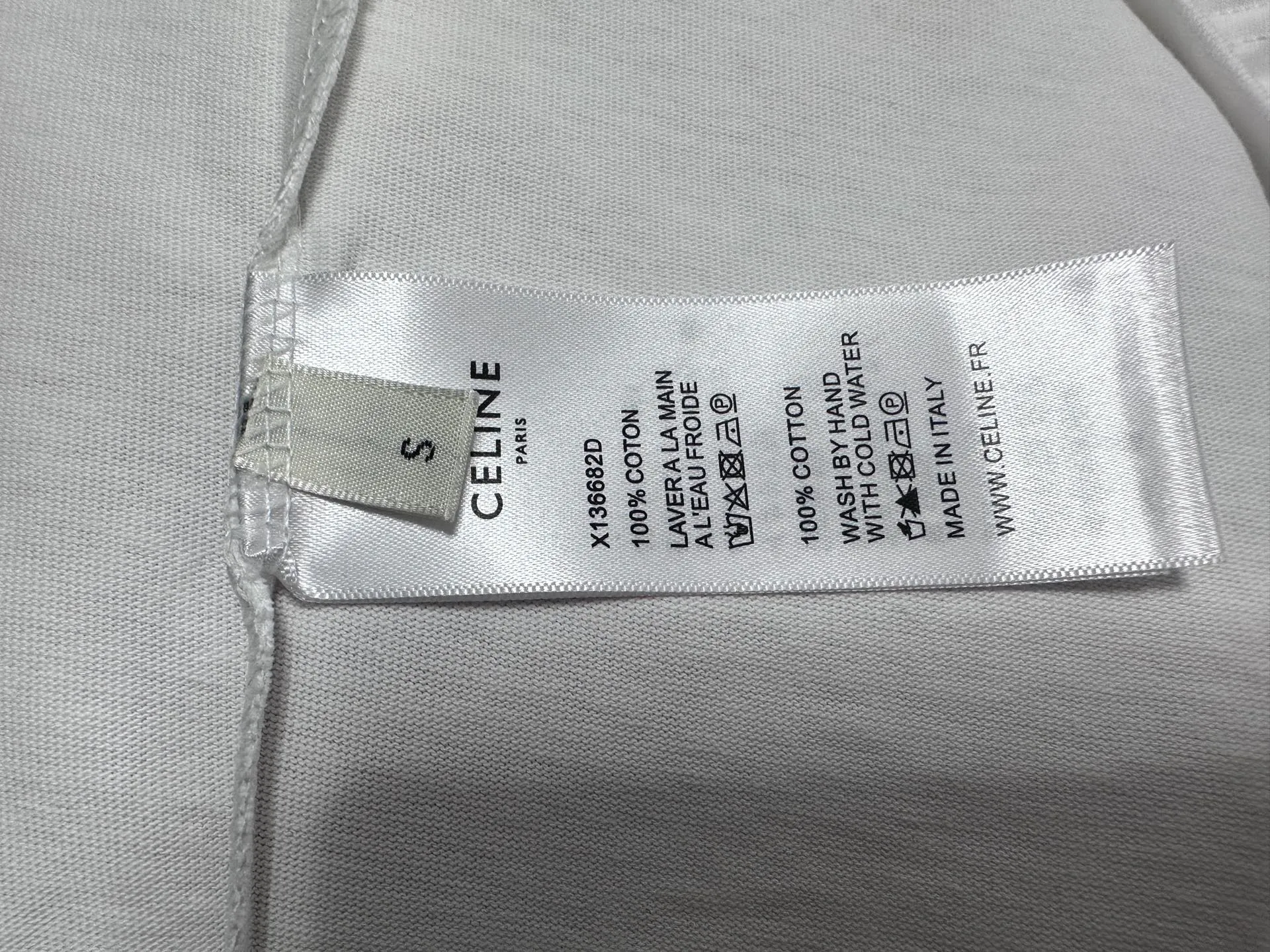 🅿️170 [CELINE] Celine letter logo printed couple's short-sleeved T-shirt. Made of high-cost 280g double-ply double-yarn pure cotton fabric. Thick and wide. Three-dimensional os tailoring. Fashionable and versatile. The same style as the Internet celebrity. Craftsmanship. Simplicity reveals a fashionable atmosphere. Same style for men and women. Original main wheat washed tag moisture-proof paper packaging👍 Color: black white Size: XS-L