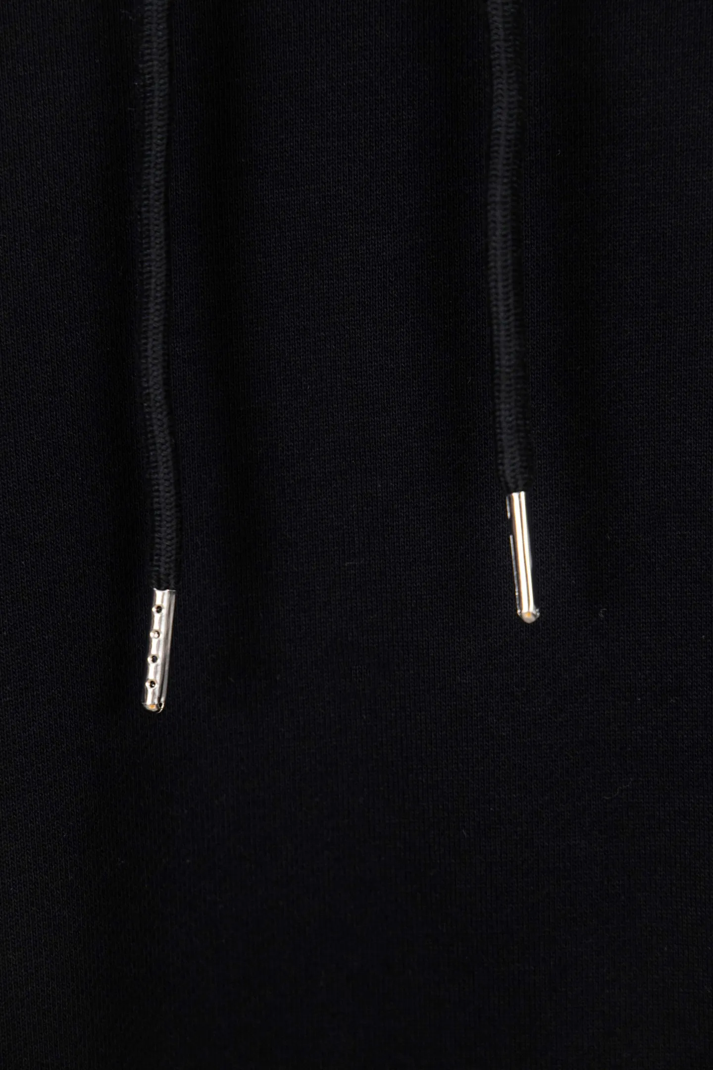 🅿️250 model number: M257 CELINE/Celine Arc de Triomphe knitted hooded sweatshirt The CE classic model is the hottest, most elegant and most versatile one in the Arc de Triomphe series. In terms of design, it is the most common basic style among sweatshirts. It has no fancy tricks and uses letter design to embellish the overall style. It is simple and clear. You will know at a glance that you will not regret buying it. It can be used in all wardrobes for commuting, and it is full of temperament! As for the fabric, you really want it! The simpler a sweatshirt like this is, the more exquisite its materials and craftsmanship are. It is made of 400g high-gram weight dust-free cloth. The body has a heavy feeling, the needle-cut texture is tight, and the skin feels clear and natural. Every time you throw it away, you can feel the noble texture of the clothes, just like the noble temperament displayed on the counter. The letter printing uses imported fine matte black paste. The matte printing completely penetrates into the fabric and blends into one! Size：S-XL
