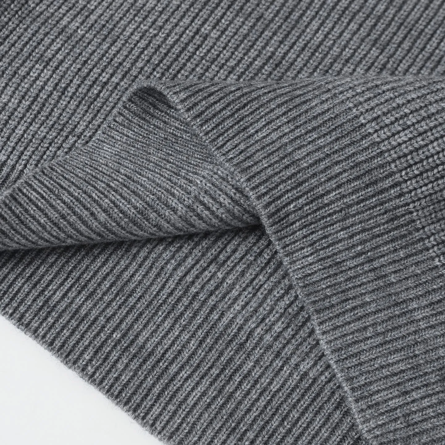 🅿️370 Celine/Celine 25Fw early autumn new Arc de Triomphe logo cardigan exclusively developed by yb! High quality production! Three-dimensional towel embroidered Arc de Triomphe heavyweight 100% imported wool yarn, the texture is invincible, come to those who know the stuff! The classic version has a lazy retro temperament, a preppy style for younger girls, and the upper body is versatile, handsome and fashionable! A must-have high-end item for Bai Fumei! The pattern doesn’t make your upper body look slimmer! Highly recommended for self-retention Color: Navy/Grey Size: S M L