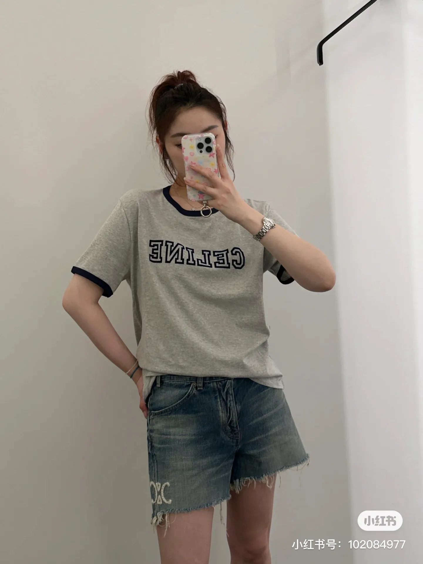 🅿️130 M256#Celine•🇫🇷25ss new stitching contrasting color flocking short-sleeved T-shirt ✅✅✅ Focus on quality and compare at will Size: S M L Color: Gray White