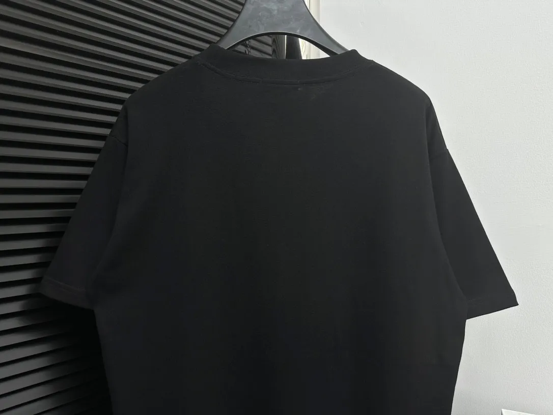 🅿️170 [CELINE] Celine 24ss patched rivet short-sleeved T-shirt. Pure cotton double yarn jersey fabric, custom-dyed in the same cylinder, special thickened 32 pieces double-strand 1×1 rib, laser engraved brand letter logo patch · Hand-made rivets · Imported Tajima embroidery machine heavy patch embroidery process · Double-needle stitching cross-stitch process · Original main mark washed tag moisture-proof paper packaging Color: Black White Size: XS-L