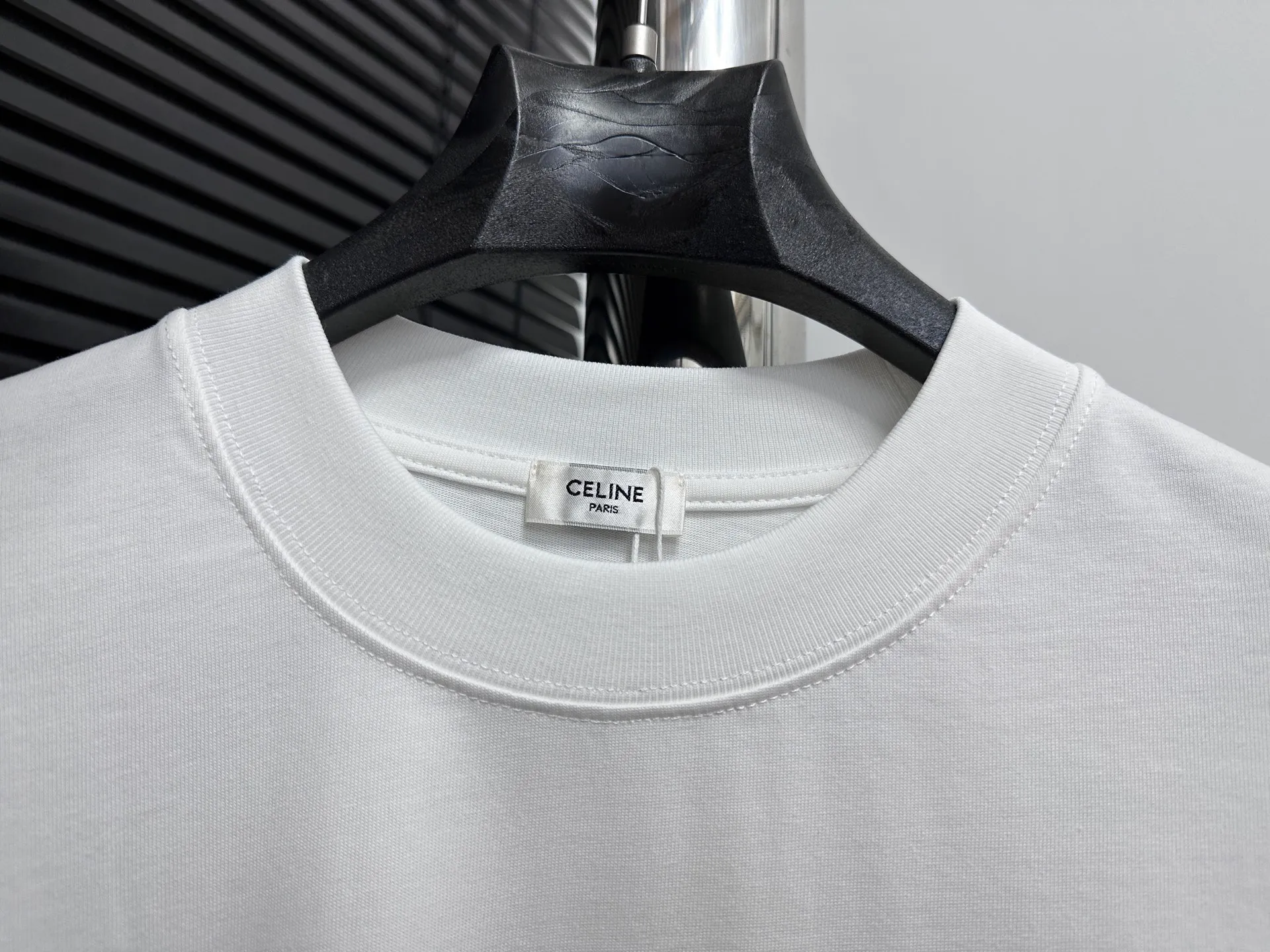 🅿️170 [CELINE] Celine letter logo printed couple's short-sleeved T-shirt. Made of high-cost 280g double-ply double-yarn pure cotton fabric. Thick and wide. Three-dimensional os tailoring. Fashionable and versatile. The same style as the Internet celebrity. Craftsmanship. Simplicity reveals a fashionable atmosphere. Same style for men and women. Original main wheat washed tag moisture-proof paper packaging👍 Color: black white Size: XS-L