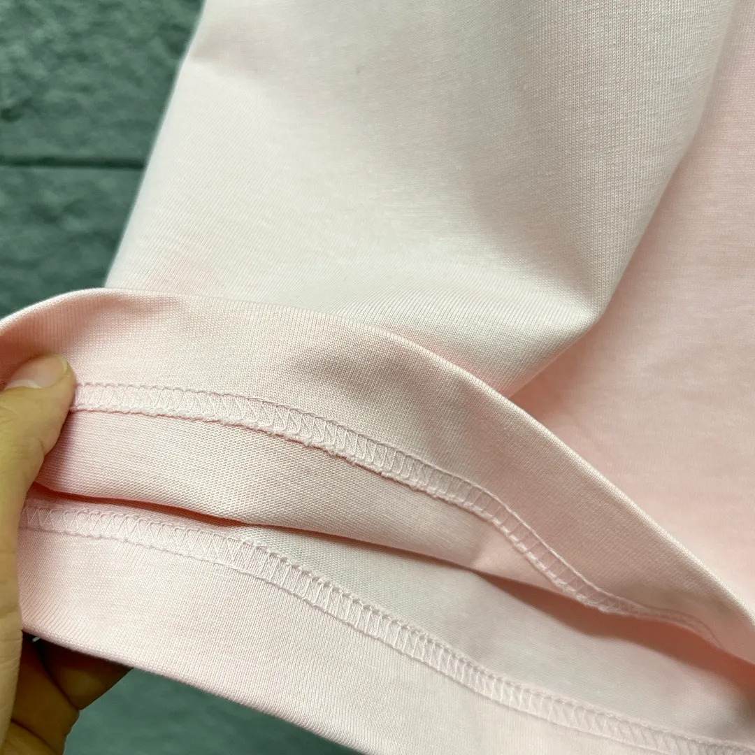 🅿️190 Celine* Celine 2025 Spring and Summer Style Simple letters three-dimensional silicone personalized logo Customized double yarn plain cotton fabric Short-sleeved T-shirt Unisex Size: S (90-130 catties) M (120-150 catties) L (140-165 catties) XL (160-180 catties) XXL (180-210 catties) Color: black white light pink