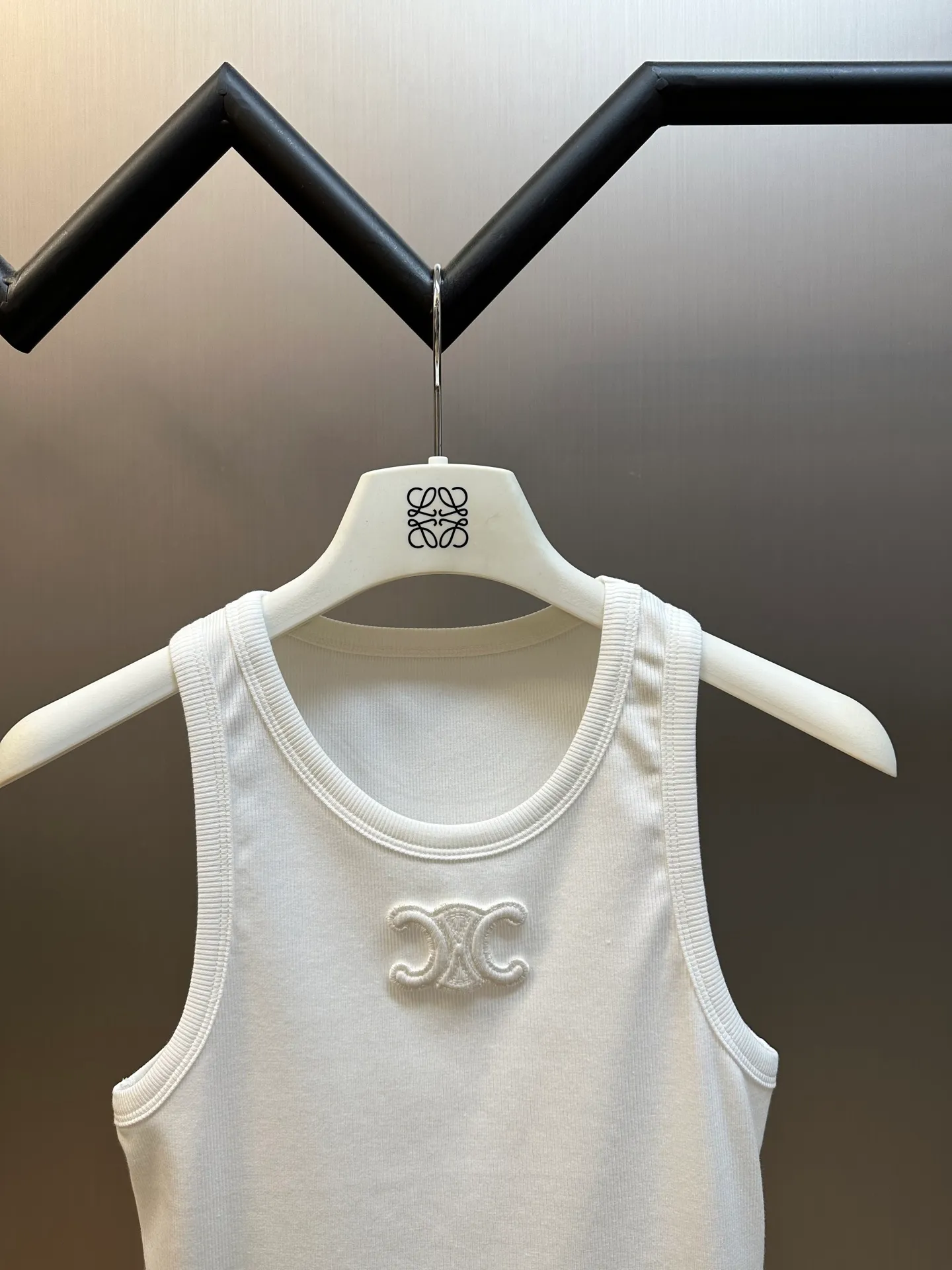 🅿️250 Celine Arc de Triomphe vest, ribbed mulberry silk jersey fabric, Arc de Triomphe embroidery on the chest, a must-have artifact for the goddess size: s m l