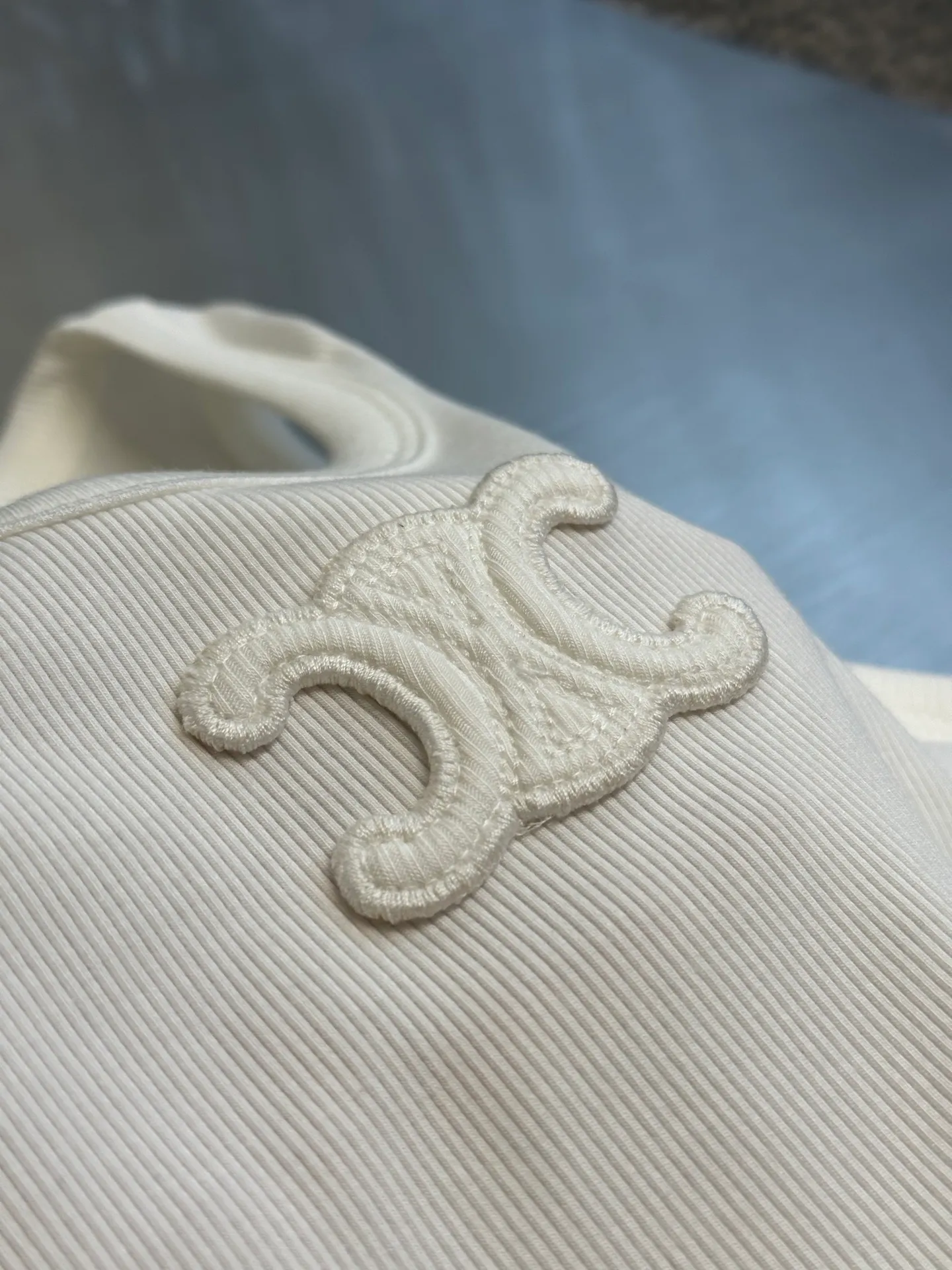 🅿️250 Celine Arc de Triomphe vest, ribbed mulberry silk jersey fabric, Arc de Triomphe embroidery on the chest, a must-have artifact for the goddess size: s m l