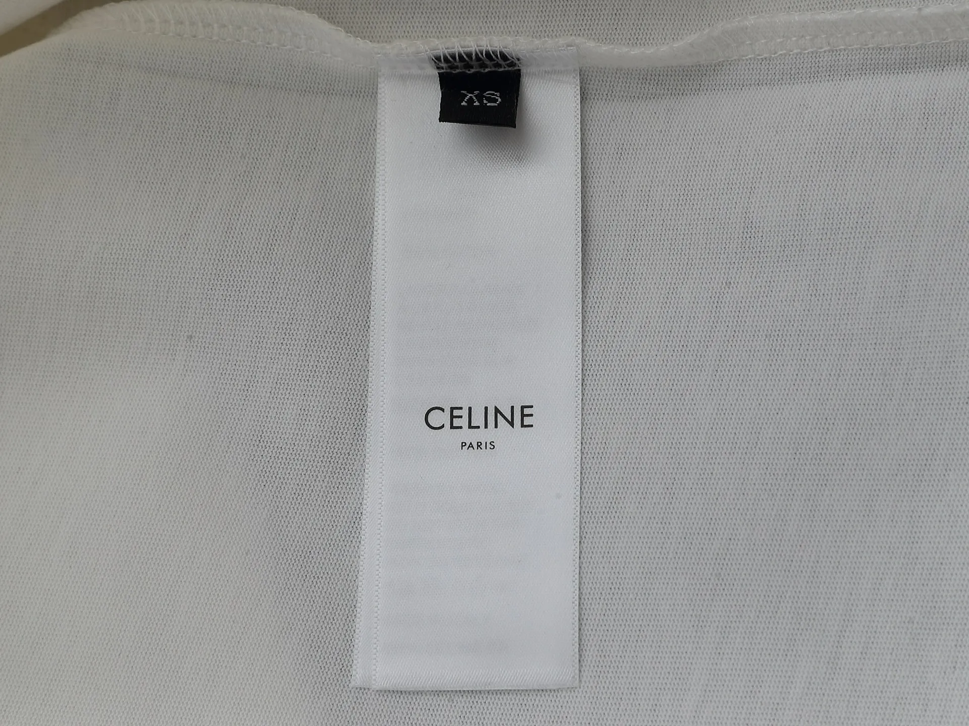 🅿️170 -CELINE · Celine 25ss Logo small print round neck short-sleeved T-shirt - Made of 280g double yarn pure cotton, the fabric color is custom-dyed, will not shrink or fade. Comfortable to the touch and super texture❤️Full set of accessories. A must-have for trendy men and trendy women, the classic off-shoulder slightly wide version is available exclusively from stock!                   ⚠ Top version official website quality❕ -Color: White Black -Size: XS S Ｍ L -Crowd: Same style for men and women