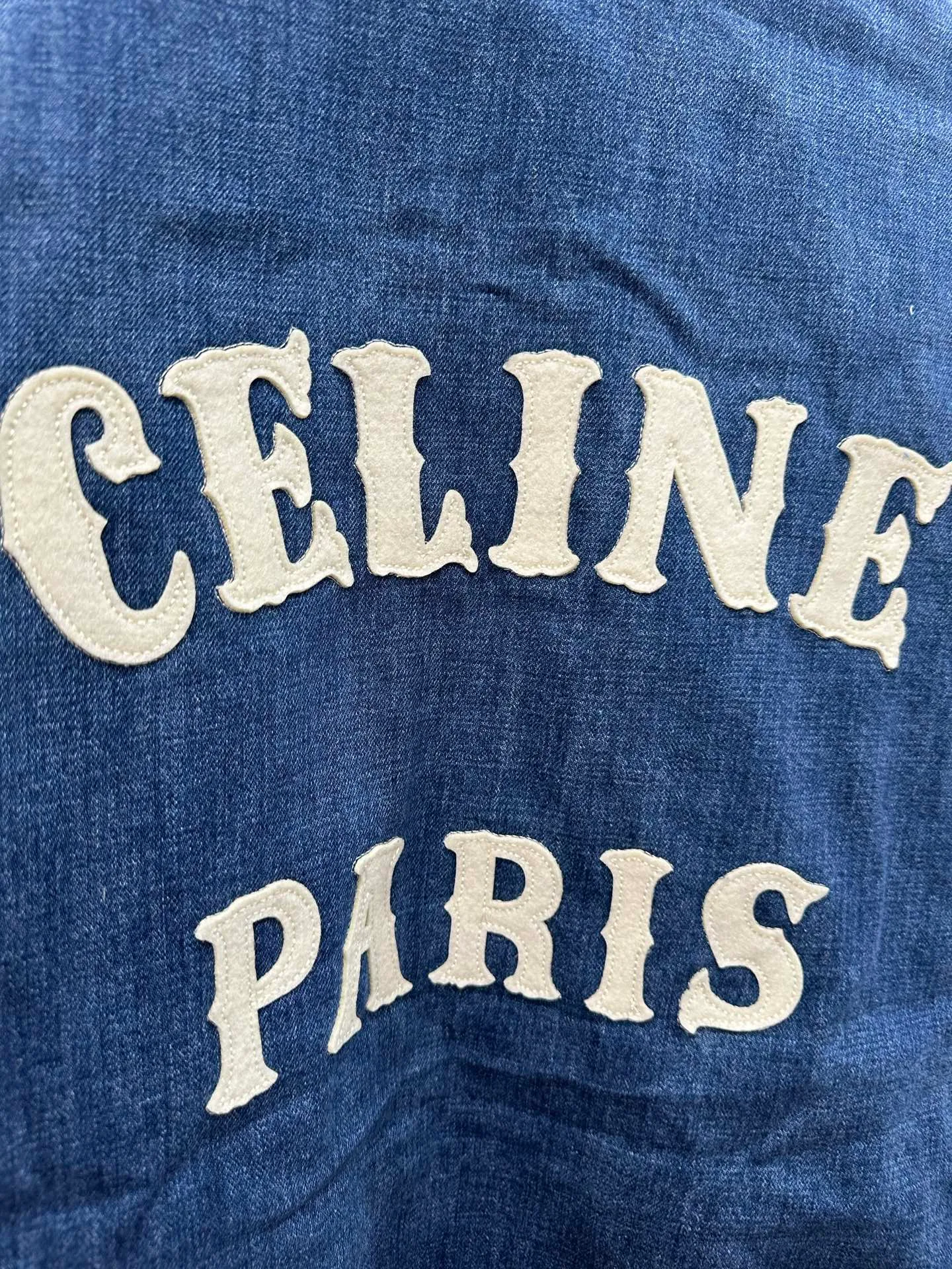 🅿️720 CEL2025FW Early Autumn New Style Washed denim spliced ​​baseball uniform White logo embroidery on the chest CE PARIS letter printing on the back Denim main body with off-white leather sleeves Classic baseball collar design Diamond quilting inside Silver metal buckle closure Casual style Can be worn by any person Uniform for men and women Size: S M L XL