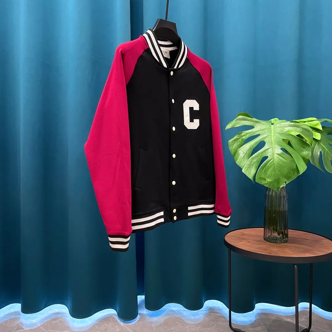 🅿️410 Celine➡️Celine runway style baseball jacket. I ordered the original model and took a month to finally ship it. I love it so much. The upper body is really handsome. A Douyin blogger said that this year's new jacket will become a future trend. If you look through street photos, you will find that celebrities regard it as a collectible jacket, a must-have item for men and women who want light luxury for commuting. Developing the highest version on the entire network, it took 1 month to customize and the cost was extremely high. The German imported flat-machine made custom-woven wool jacquard threads, using the first layer of imported lambskin. The pleated texture is unparalleled. It is hand-cut and meticulously crafted. The stitching position is very technical. Whether the whole garment is good or not depends on this position. Top-notch workmanship and details can stand the test. A full set of customized accessories, the letters are clear and perfectly restored without any difference. High-end atmosphere and full grade! The entire dress is exclusively customized with heavy craftsmanship. The towel patch embroidery is perfectly combined with craft embroidery and precise stitching! Absolute craftsmanship quality!