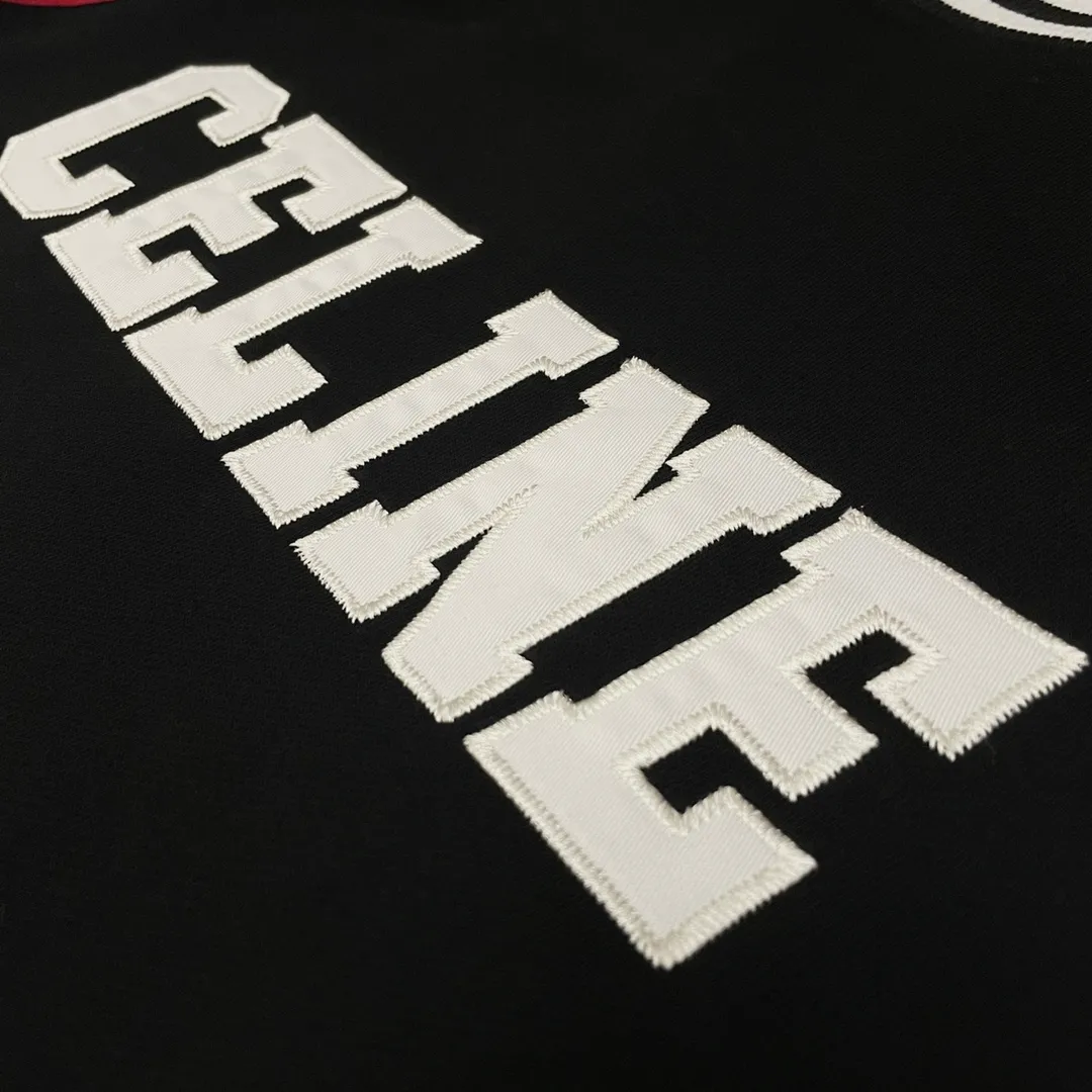 🅿️410 Celine➡️Celine runway style baseball jacket. I ordered the original model and took a month to finally ship it. I love it so much. The upper body is really handsome. A Douyin blogger said that this year's new jacket will become a future trend. If you look through street photos, you will find that celebrities regard it as a collectible jacket, a must-have item for men and women who want light luxury for commuting. Developing the highest version on the entire network, it took 1 month to customize and the cost was extremely high. The German imported flat-machine made custom-woven wool jacquard threads, using the first layer of imported lambskin. The pleated texture is unparalleled. It is hand-cut and meticulously crafted. The stitching position is very technical. Whether the whole garment is good or not depends on this position. Top-notch workmanship and details can stand the test. A full set of customized accessories, the letters are clear and perfectly restored without any difference. High-end atmosphere and full grade! The entire dress is exclusively customized with heavy craftsmanship. The towel patch embroidery is perfectly combined with craft embroidery and precise stitching! Absolute craftsmanship quality!