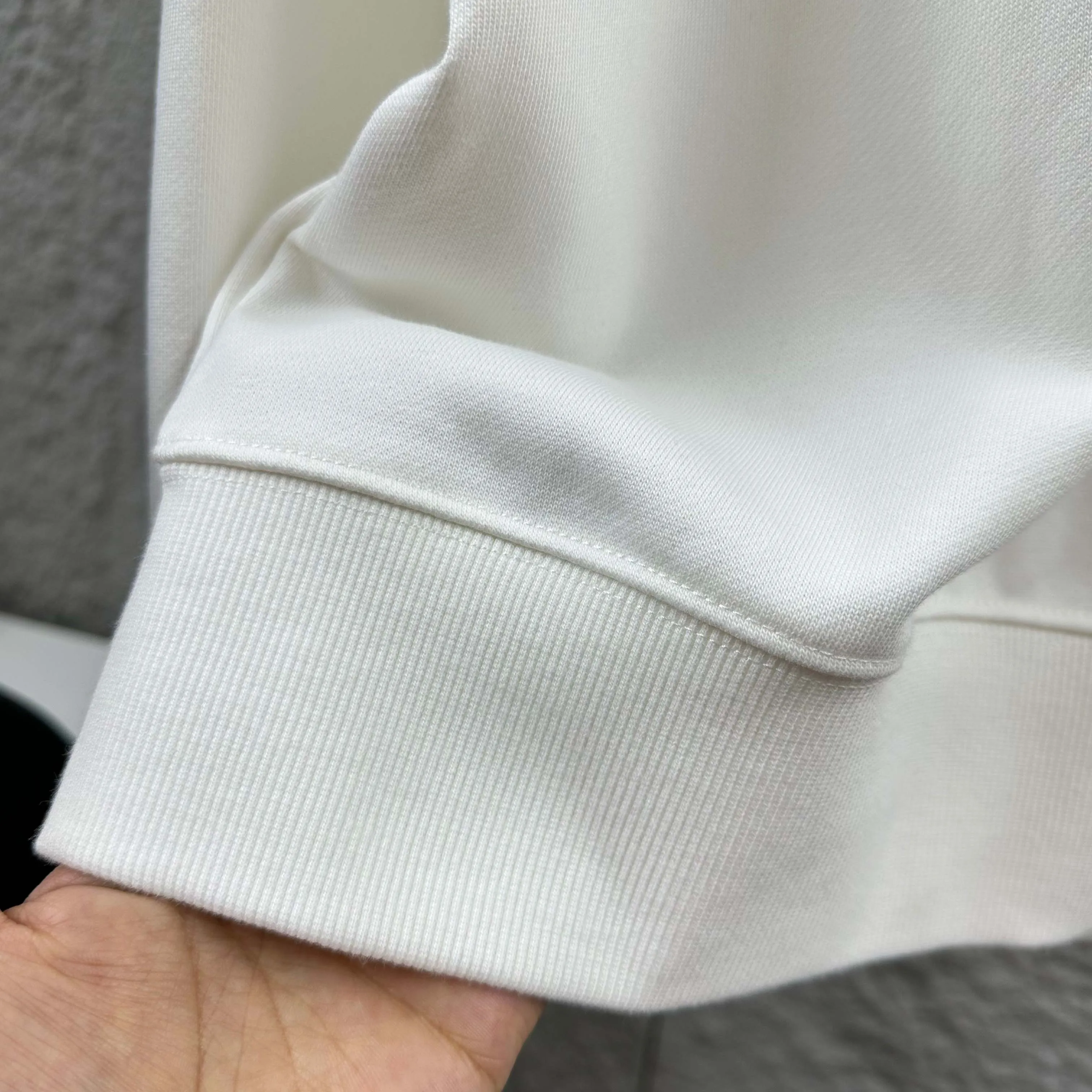 🅿️250 Celi*ne Celin Celin 2025 early autumn and winter new style Three-dimensional flocking process personalized logo Customized terry fabric Long-sleeved round neck sweatshirt Uniform style for men and women Size: S (90-130 catties) M (120-150 catties) L (140-165 catties) XL (160-180 catties) XXL (180-210 pounds) Color: black white