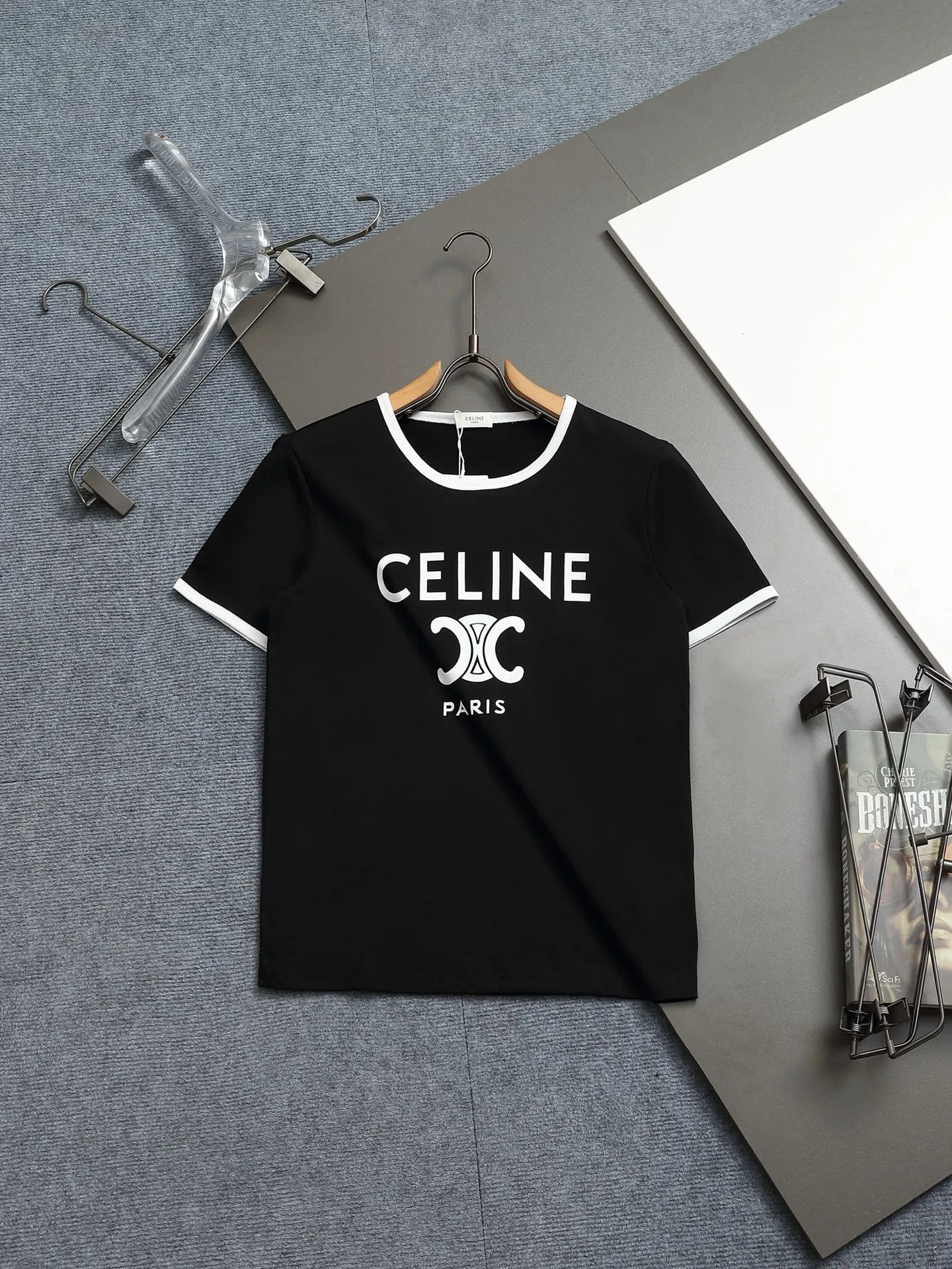 🅿️170 CELINE/Céline Arc de Triomphe classic T-shirt short sleeves. Exclusive custom-woven and dyed pure cotton material. Soft and comfortable. PARIS Arc de Triomphe logo printed on the front. The latest brick cabinet synchronization in spring and summer. Loose version. Same style for men and women. White color. Size: XS-L