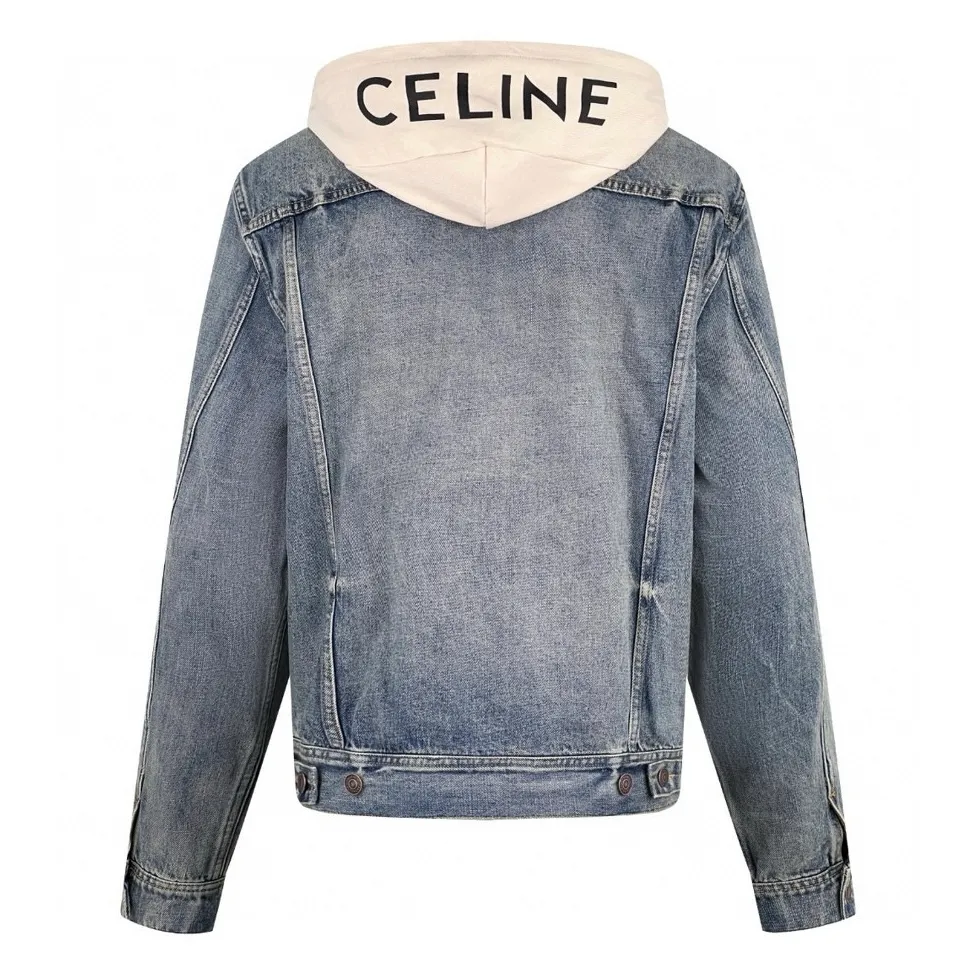 🅿️560 [Exclusive supply] Celine 24FW hooded denim jacket (blue). Original purchase and development of 14,500 yuan. The fabric is made of customized high-density cotton twill denim. It is full of texture and comfortable to the skin. It is painted in classic retro black and is full of natural purity and simplicity. The front panel is simple and neat in clean fit style. The Celine mark is on the hood. It is not noisy but has its own sound. The original charm of the denim jacket is outlined with clean and neat lines. The charm of simplicity and the charm of versatility. The whole garment is washed with medium filtration. A special solution is used to remove stains and slight fading. Then it is washed with snowflakes. It is faded by strong washing methods to make the color more uniform. Complex workmanship and high loss; pure manual high-elastic offset printing technology. Every coloring. Every press. After repeated pulling, the original shape and color are still maintained during washing and other processes. It can better reflect the craftsman's exquisite skills and control of details. The entire garment is sewn using an embedded clamping machine. The embedded clamping machine can control the distance between the double needles by changing the needle position to achieve seamless, smooth and tidy splicing. Size:S-M-L-XL