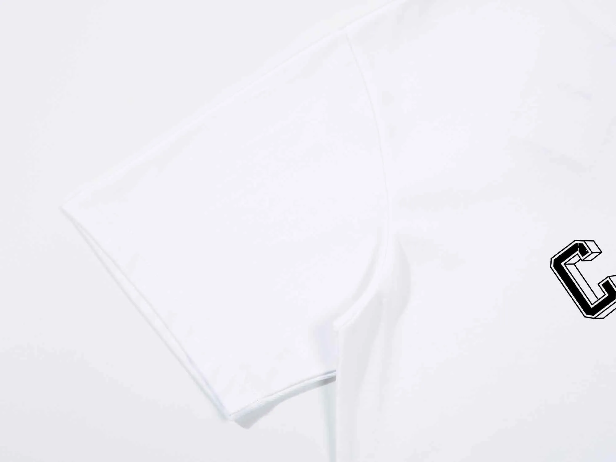 🅿️160 Celin printed letters‼ ️Short-sleeved T-shirt® *Customized 280g cotton fabric, the fabric is soft, skin-friendly and comfortable *Laminated letter logo on the front *A very simple and elegant one that is unparalleled in terms of upper body comfort, interpreting your luxury and taste, and creating your fashionable charm. ⚠️Washing method: It is recommended to dry clean or wrap the reverse side in a laundry bag and machine wash it quickly in cold water and let it dry naturally! ⚠️ Unisex style 𝐂𝐎𝐋𝐎𝐔𝐑: White Black 𝐒𝐈𝐙𝐄: S-XL