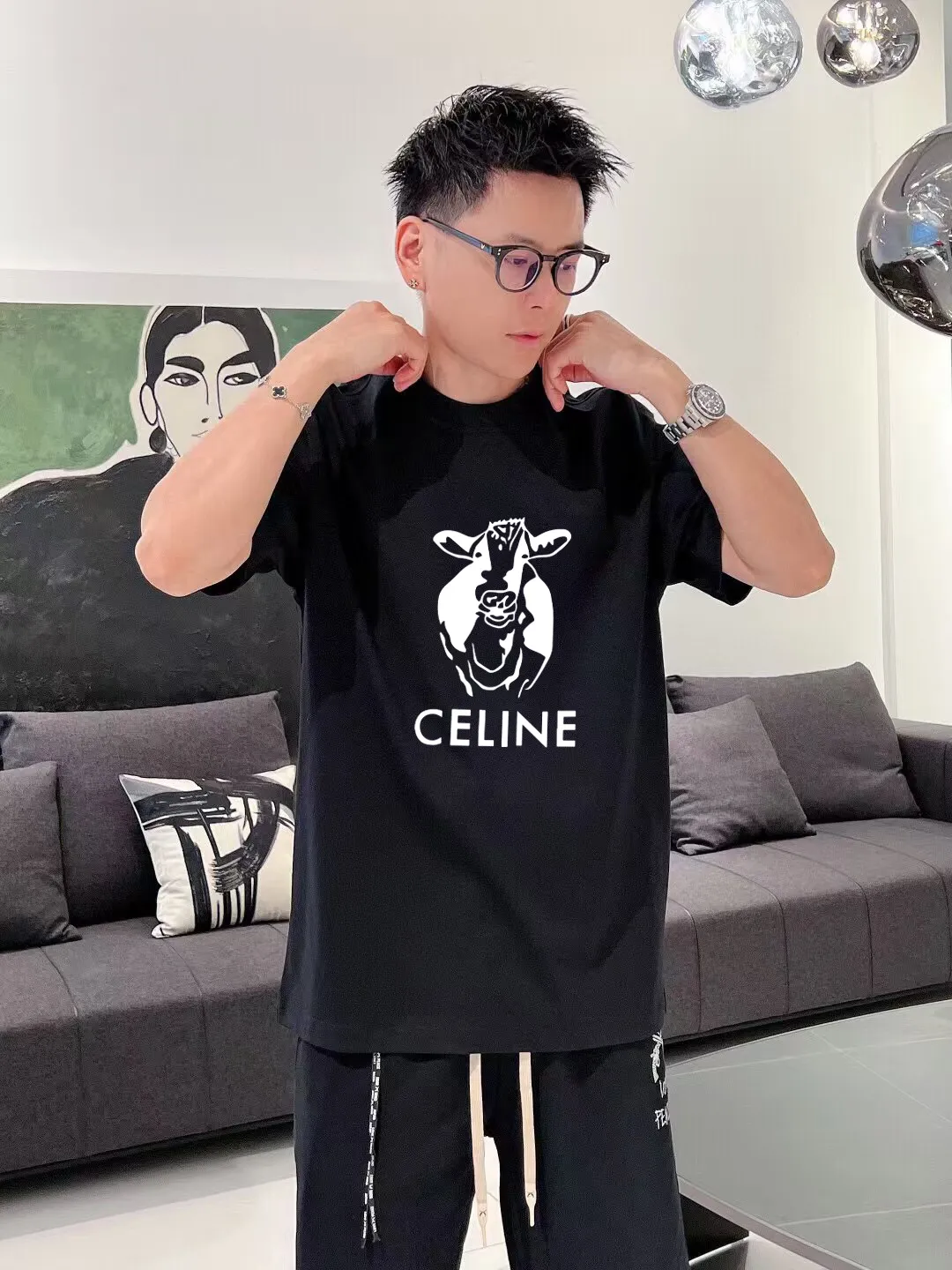 🅿️170 ✨🔥 [CELINE] 2025FW short-sleeved T-shirt, flocked pattern letter LOGO, high-end 26s double yarn 300g fabric, heavy fabric, custom stretcher rib, same vat and dye, complete three standards, same style for men and women, color: black, white, size: S M L XL 2XL