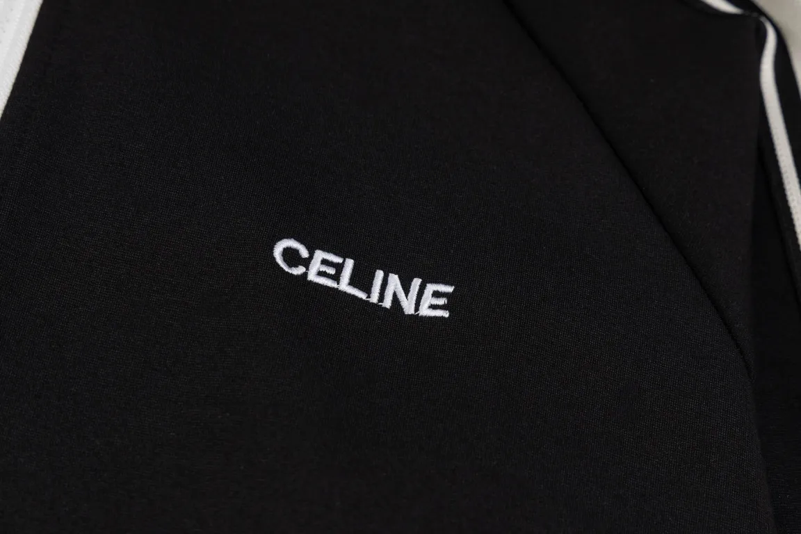 🅿️320 model number/G59 Celine beige webbing stand-up collar zipper jacket CELINE official website consistent style Craftsmanship: Full chest with consistent embroidery small label Classic counter synchronized beige webbing➕logo pendant Fabric: 400 grams pure cotton Golden Horse Rowan Supporting: complete three labels Cardboard oil paper code sticker packaging High temperature pre-shrinking process before production will not shrink and deform os version Can wear up to 200 pounds. Size is measured manually. Error of 2-3cm is normal. Color: Black Size: s m l xl