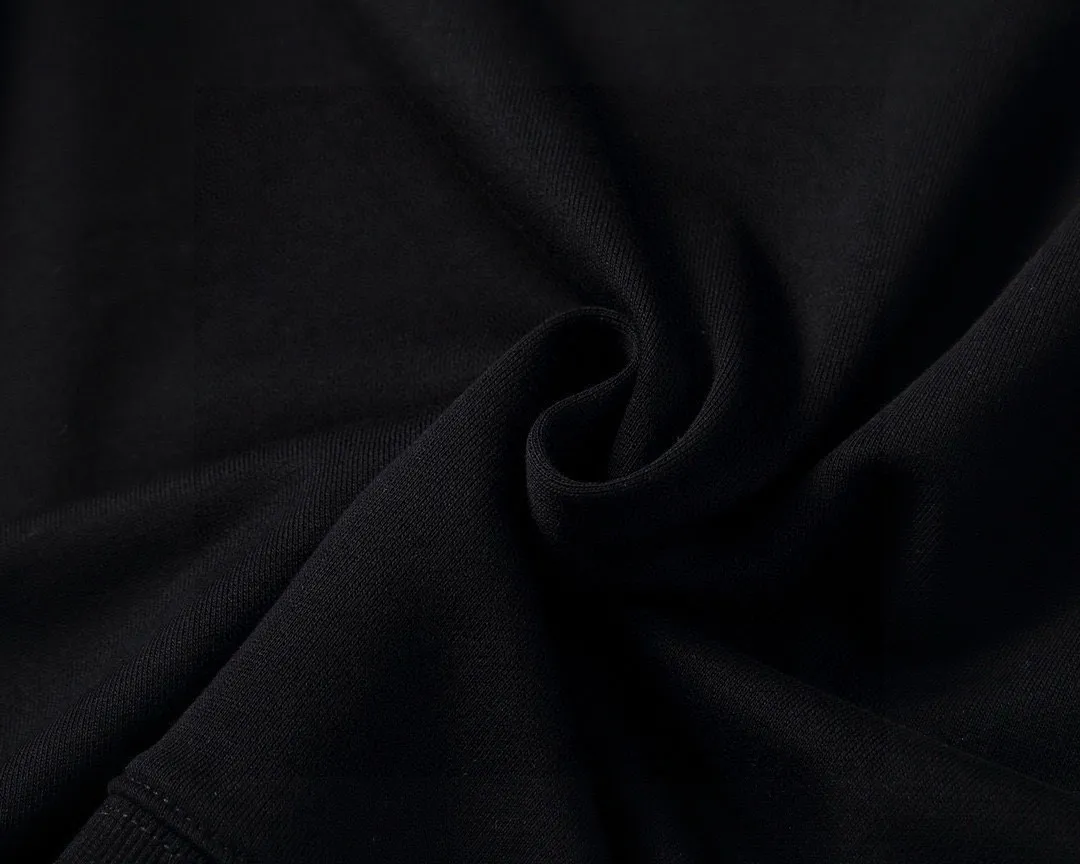 🅿️220 brand [CELINE Celine] (good news for fat people) 2025ss autumn latest long-sleeved round-neck sweatshirt, on sale simultaneously on the official website. Refreshing and breathable. Made of top Tencel Roman. Comfortable and soft. 3D three-dimensional clarity. Super fashion sense. Great for gifting and keeping for yourself. Size: M-5XL (can wear up to 220 pounds)
