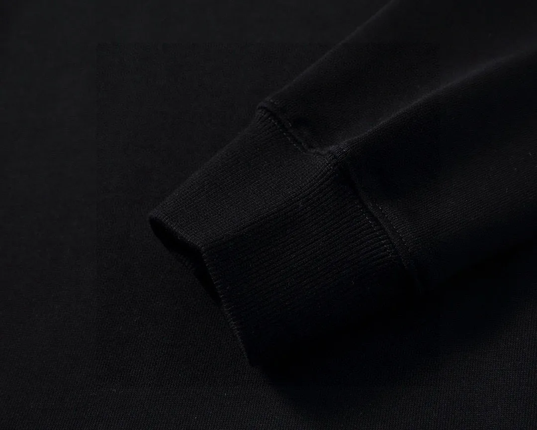 🅿️220 brand [CELINE Celine] (good news for fat people) 2025ss autumn latest long-sleeved round-neck sweatshirt, on sale simultaneously on the official website. Refreshing and breathable. Made of top Tencel Roman. Comfortable and soft. 3D three-dimensional clarity. Super fashion sense. Great for gifting and keeping for yourself. Size: M-5XL (can wear up to 220 pounds)