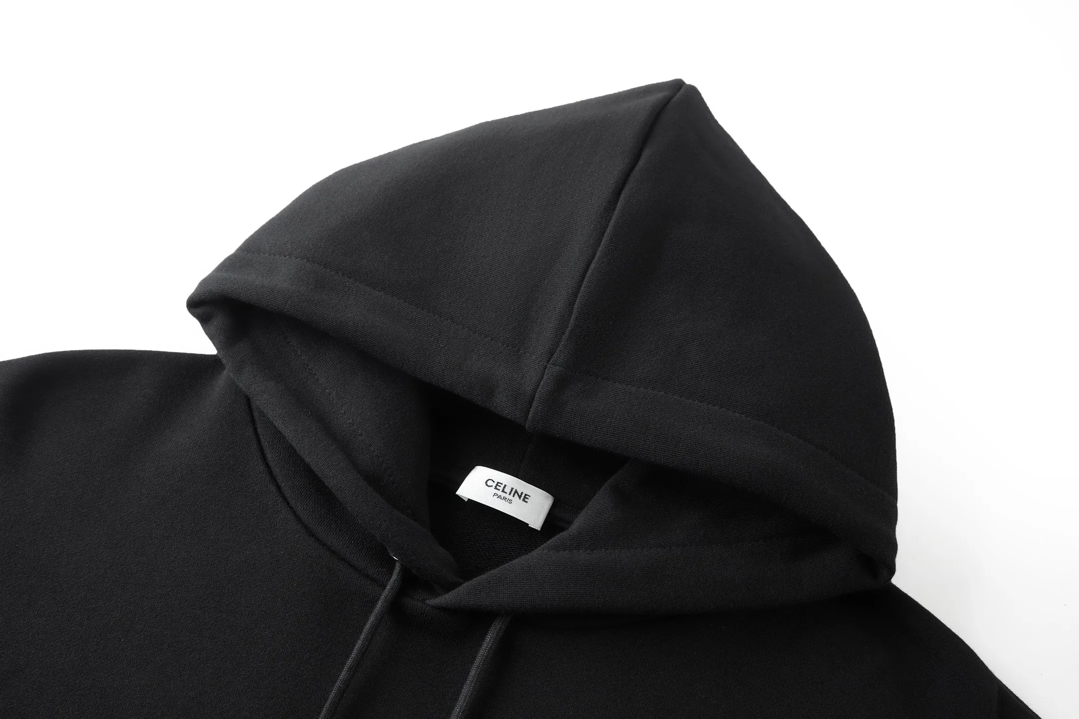 🅿️400 Celine Arc de Triomphe embroidered hooded sweatshirt (black) The original version was purchased and developed for 10,500. The fabric is made of 380g double-ply terry and long yarn cotton, and each strand has a delicate texture. The upper body is three-dimensional and stylish. The thread is matched with 2*2 double yarn threads dyed in the same vat. The hat is custom-woven with pure cotton yarn and equipped with a metal tail clip. The hat buckle is equipped with metal electroplated eyelets and an engraved logo on the surface. The embroidery uses 3D three-dimensional embroidery, and only high-density embroidery can present the visual sense of the brand logo. Size:S-M-L-XL