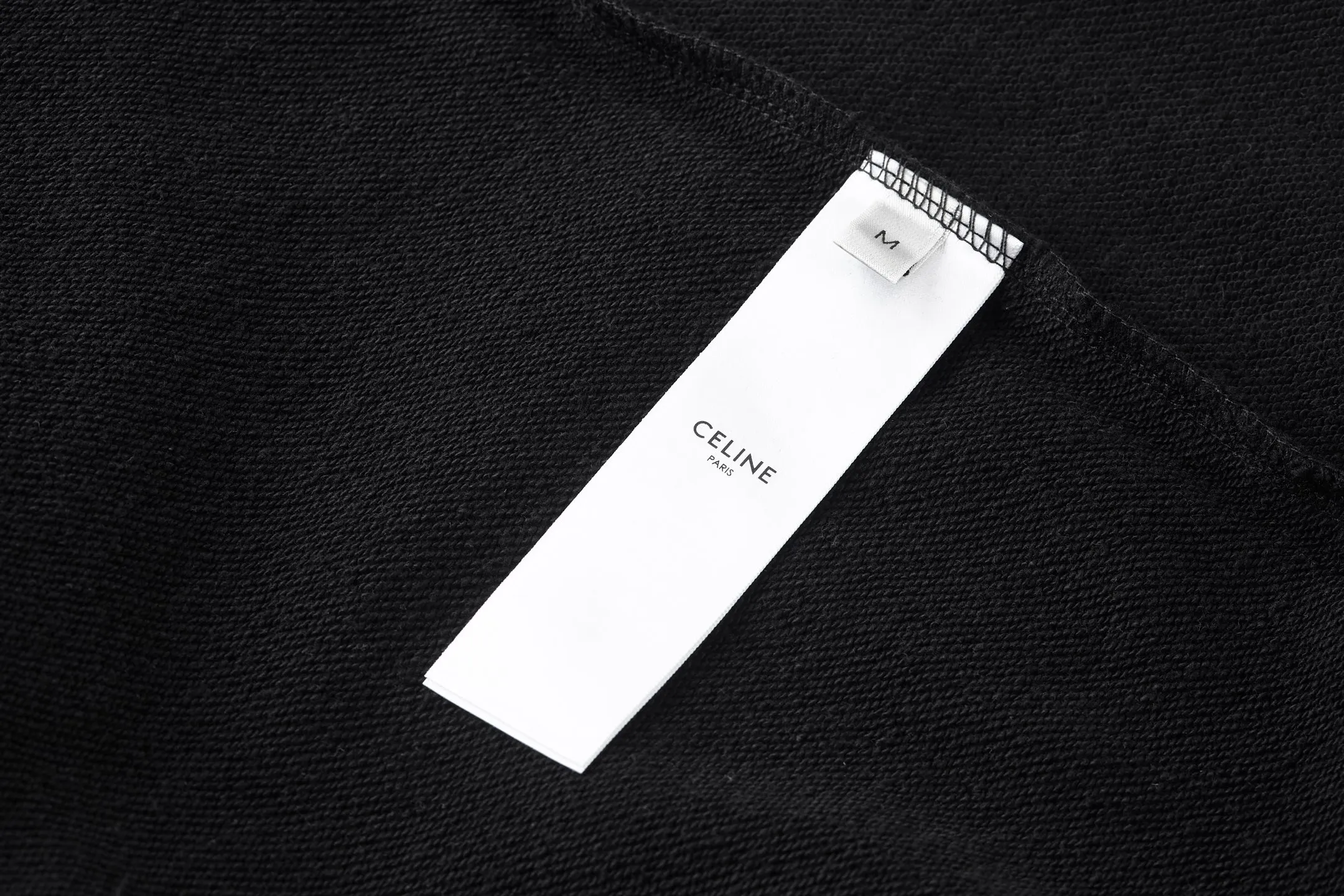 🅿️400 Celine Arc de Triomphe embroidered hooded sweatshirt (black) The original version was purchased and developed for 10,500. The fabric is made of 380g double-ply terry and long yarn cotton, and each strand has a delicate texture. The upper body is three-dimensional and stylish. The thread is matched with 2*2 double yarn threads dyed in the same vat. The hat is custom-woven with pure cotton yarn and equipped with a metal tail clip. The hat buckle is equipped with metal electroplated eyelets and an engraved logo on the surface. The embroidery uses 3D three-dimensional embroidery, and only high-density embroidery can present the visual sense of the brand logo. Size:S-M-L-XL