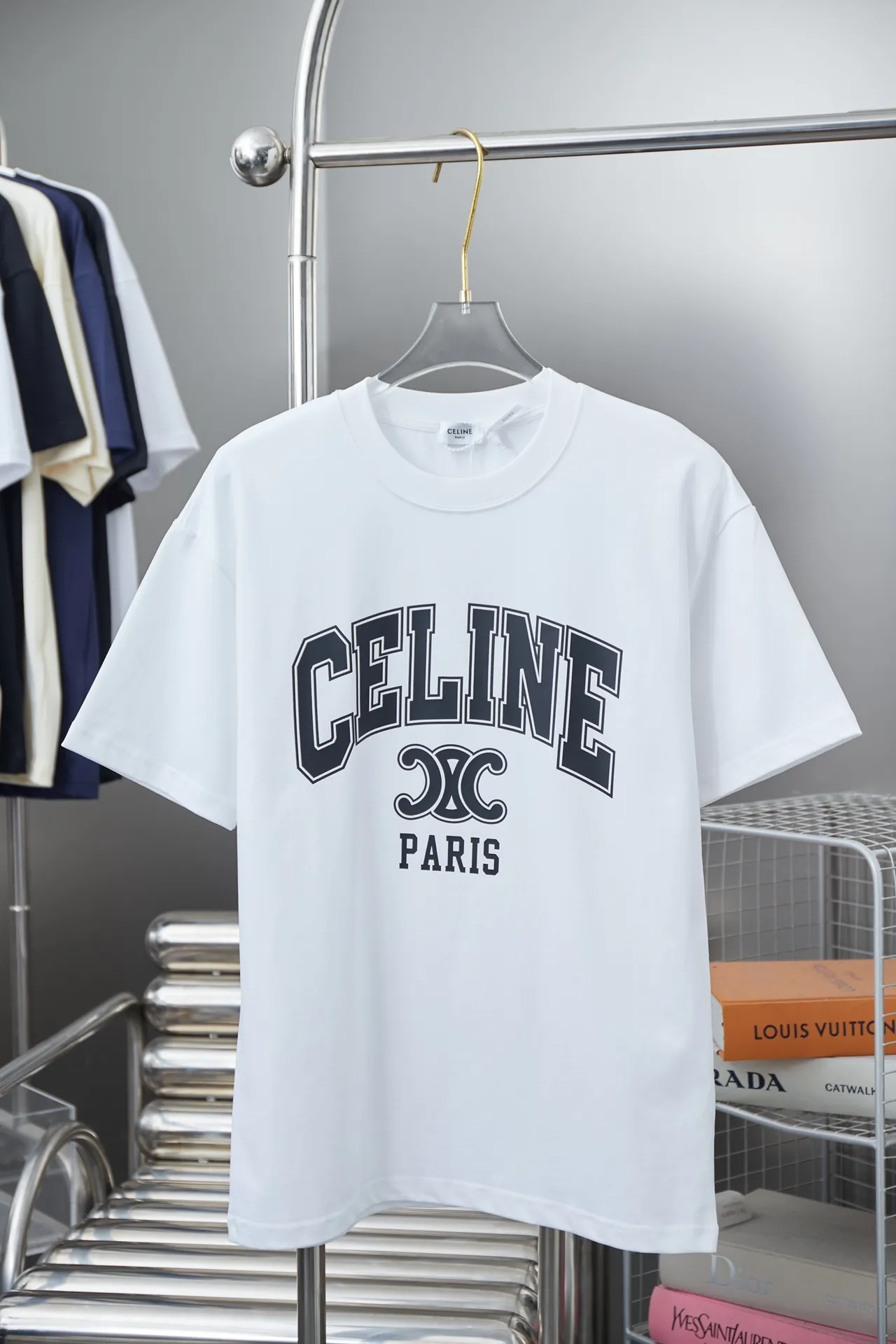 🅿️180 CELIN*25SS early spring new style, letter printed short sleeves, light luxury, a must-have item for daily commuting for men and women, correct version, welcome to compare, detailed features · 320g 100% pure cotton double yarn jersey fabric · Special thickened 32 pieces of double-strand 1X1 thread in the same vat custom dyeing · Silk screen environmentally friendly letter logo printing pattern · Double needle stitching cross-stitching process · Original main mark, washed tag, brand moisture-proof paper packaging Color: black/white Size: S/M/L/XL