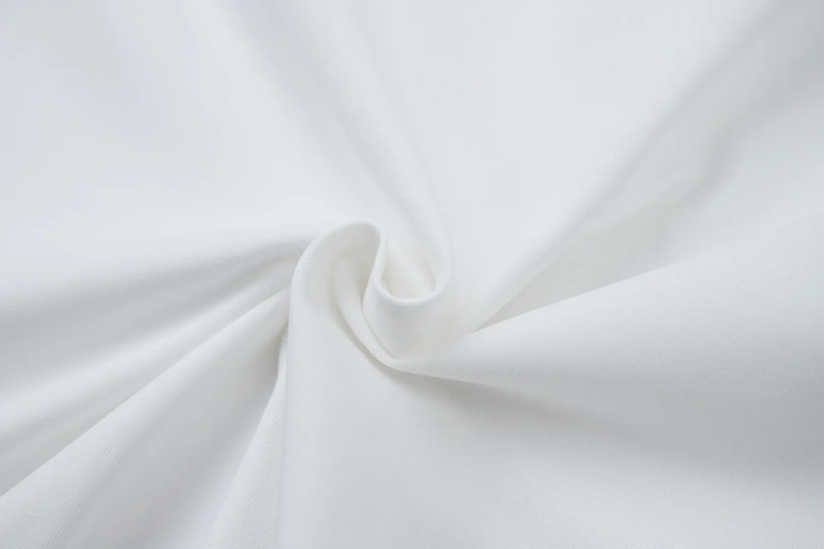 🅿️200 ✨CEL✨🆕25SS spring and summer new short-sleeved style, light luxury, a must-have item for daily commuting for men and women, correct version, welcome to compare, detailed features · 260g 100% pure cotton double yarn jersey fabric · Custom dyed in the same cylinder, special thickened 32 double-ply 1X1 threads · Double-needle stitching and cross-stitch technology · Original main mark, washed tag, brand moisture-proof paper packaging Color: white/black/grey Size: S/M/L/XL